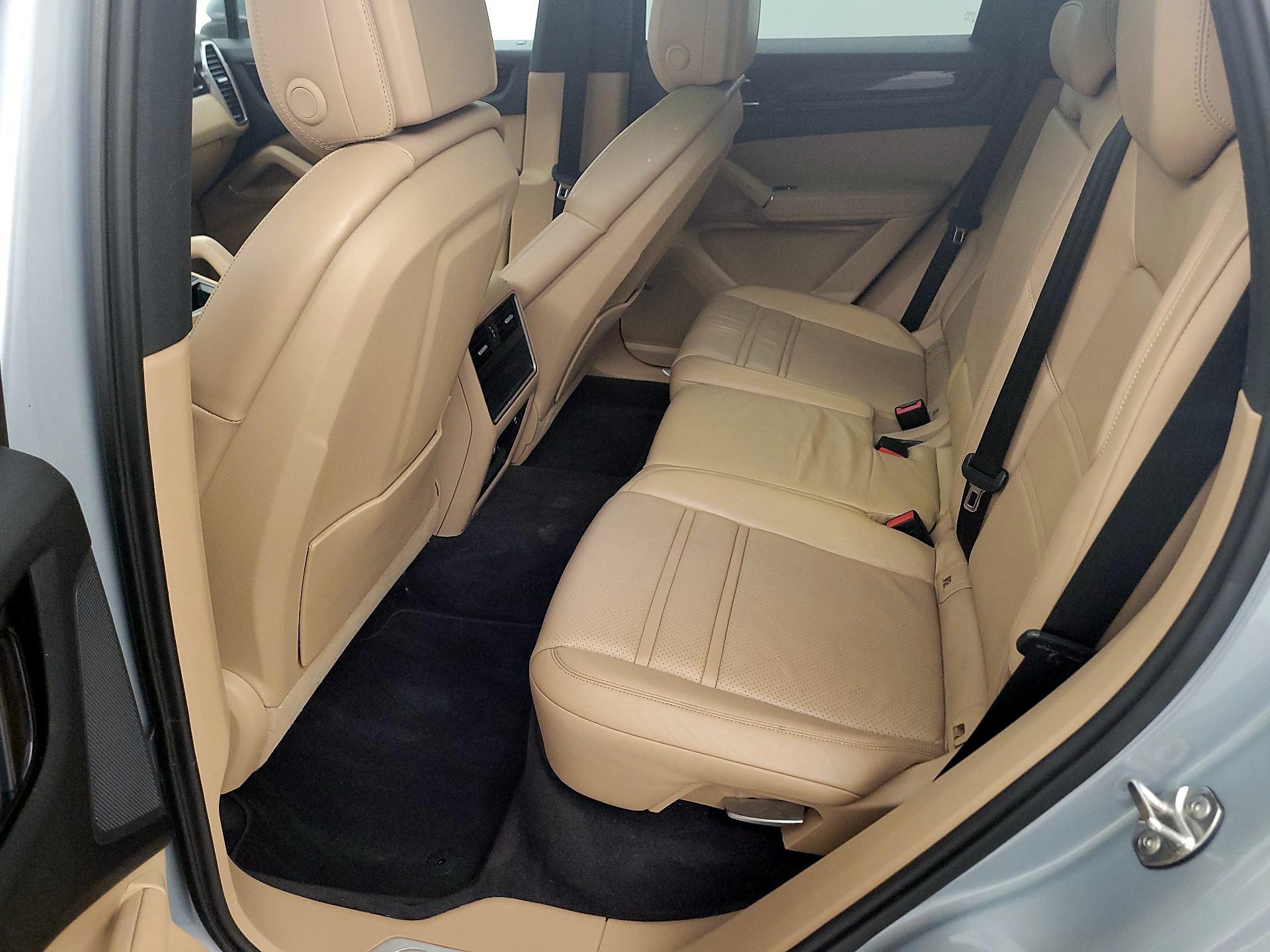 Thumbnail: 2020 Porsche Cayenne - 20
