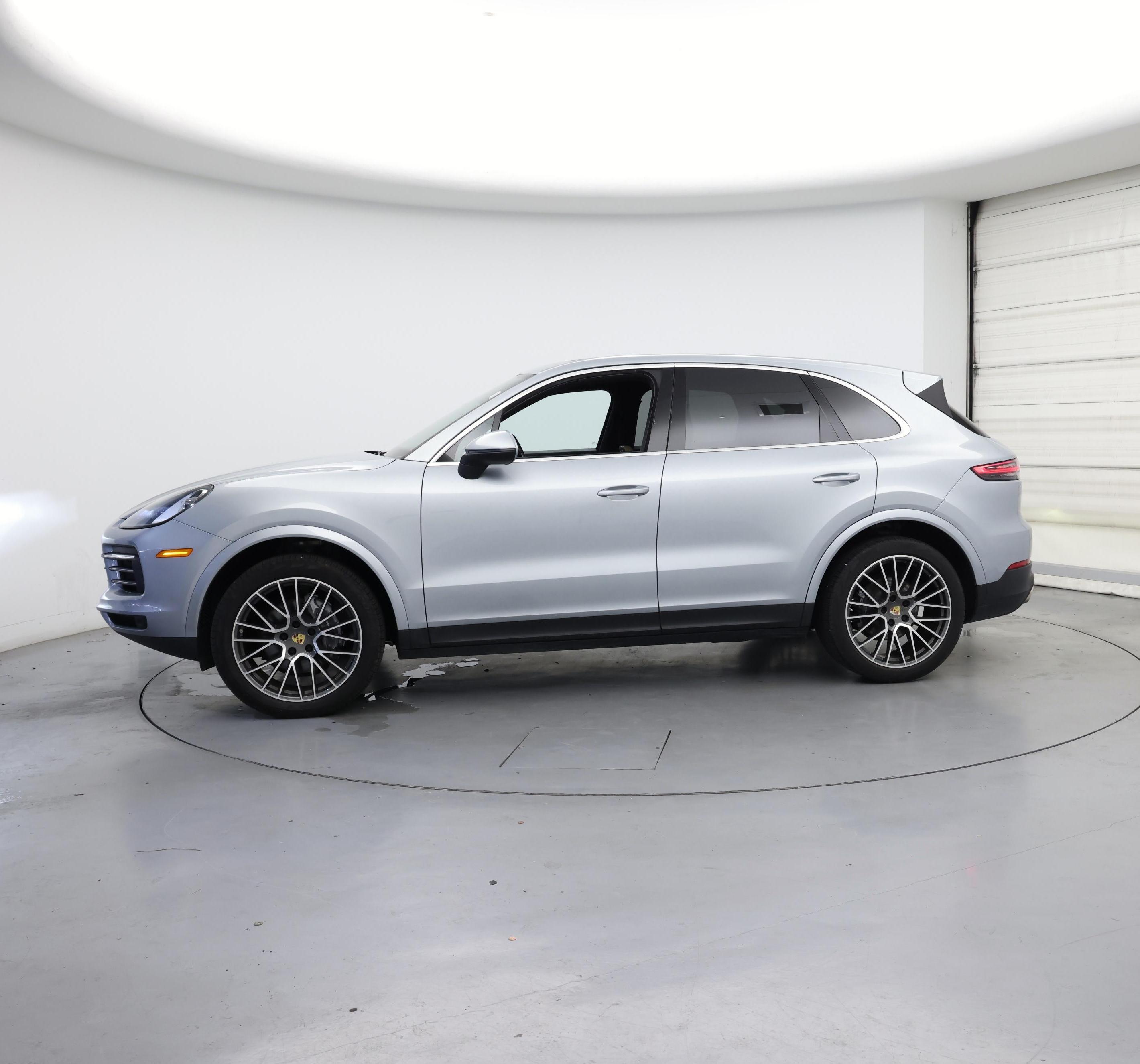 Thumbnail: 2020 Porsche Cayenne - 3