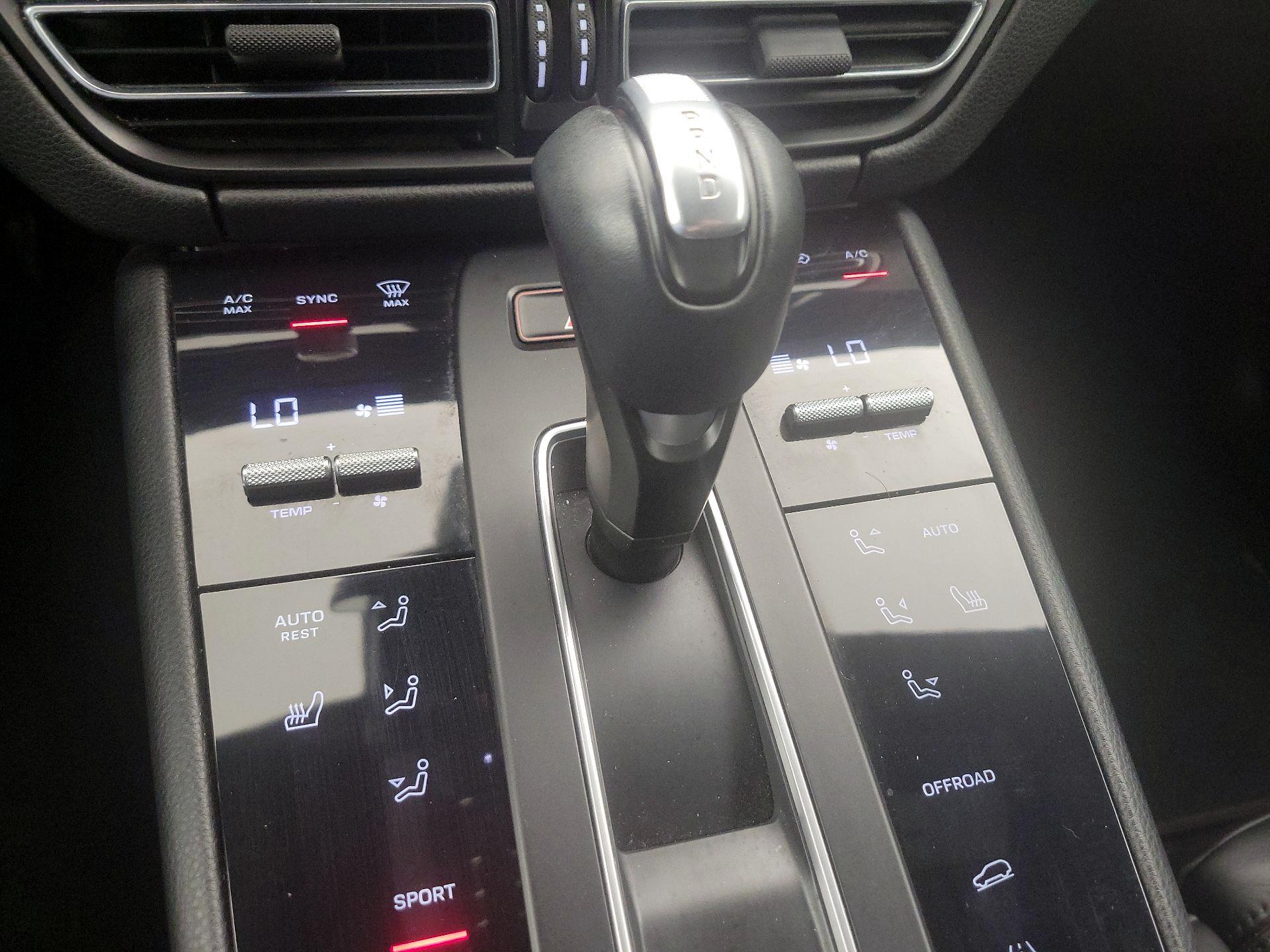 Thumbnail: 2022 Porsche Macan - 17