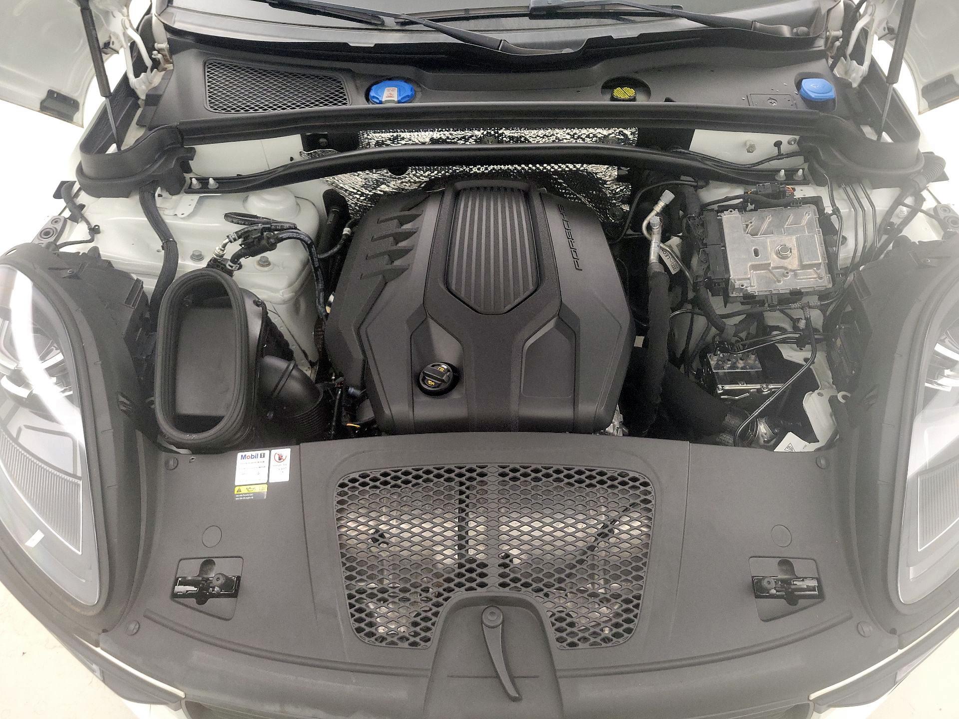 Thumbnail: 2022 Porsche Macan - 20