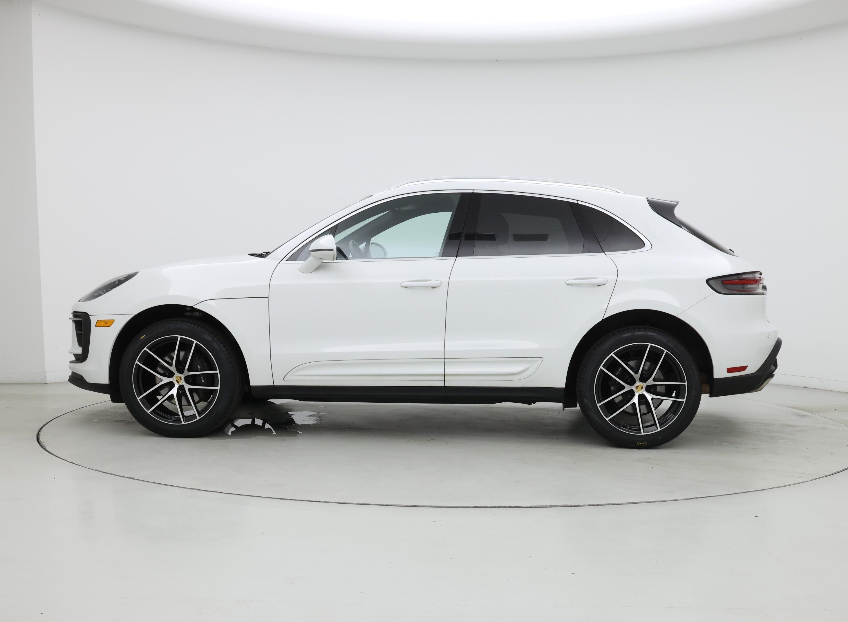 Thumbnail: 2022 Porsche Macan - 3