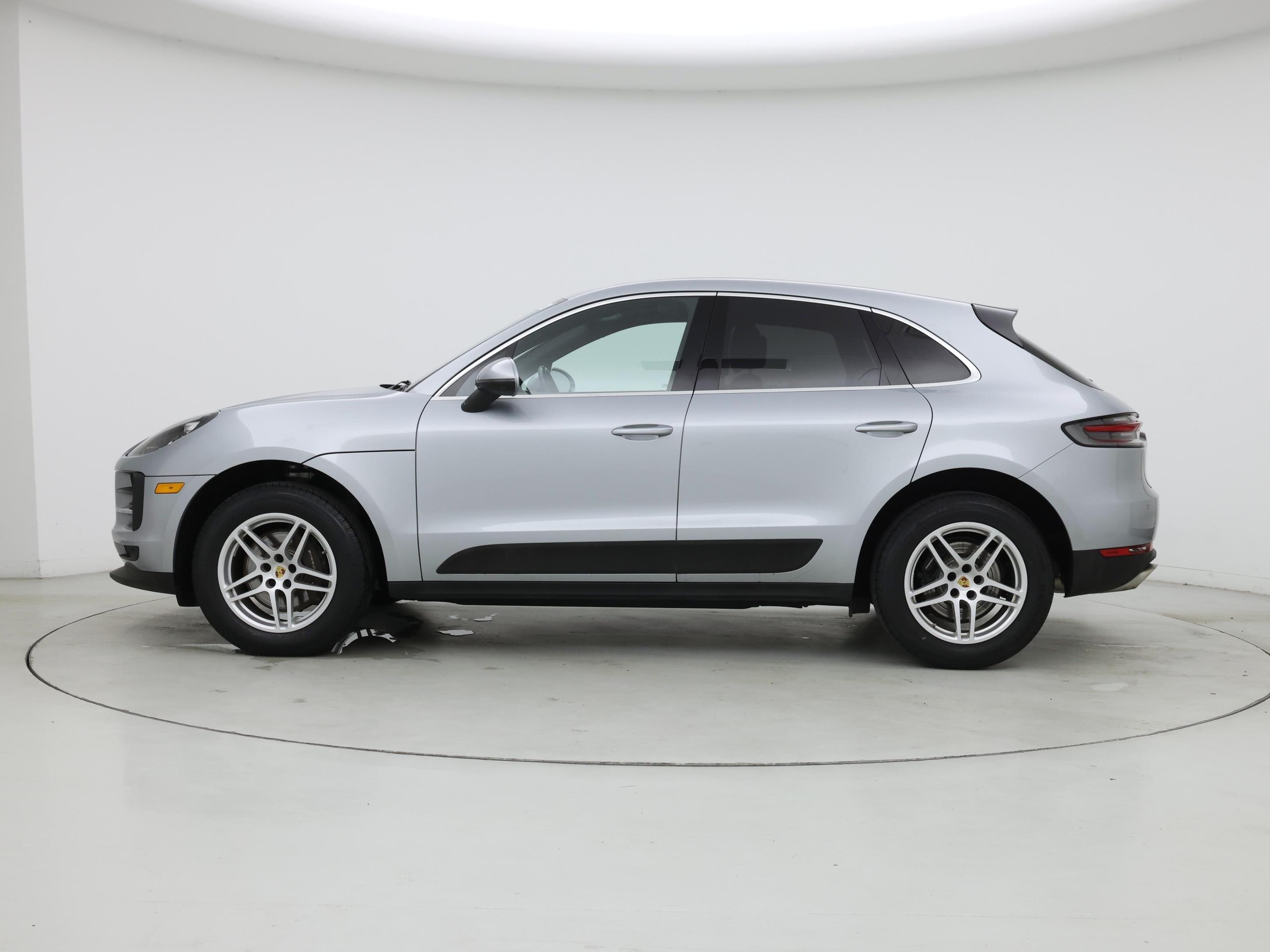 Thumbnail: 2021 Porsche Macan - 3