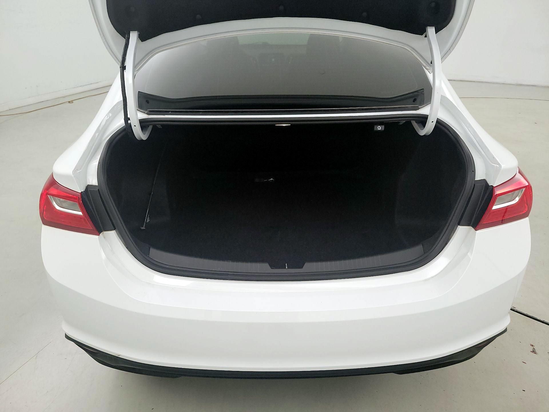 Thumbnail: 2023 Chevrolet Malibu - 18