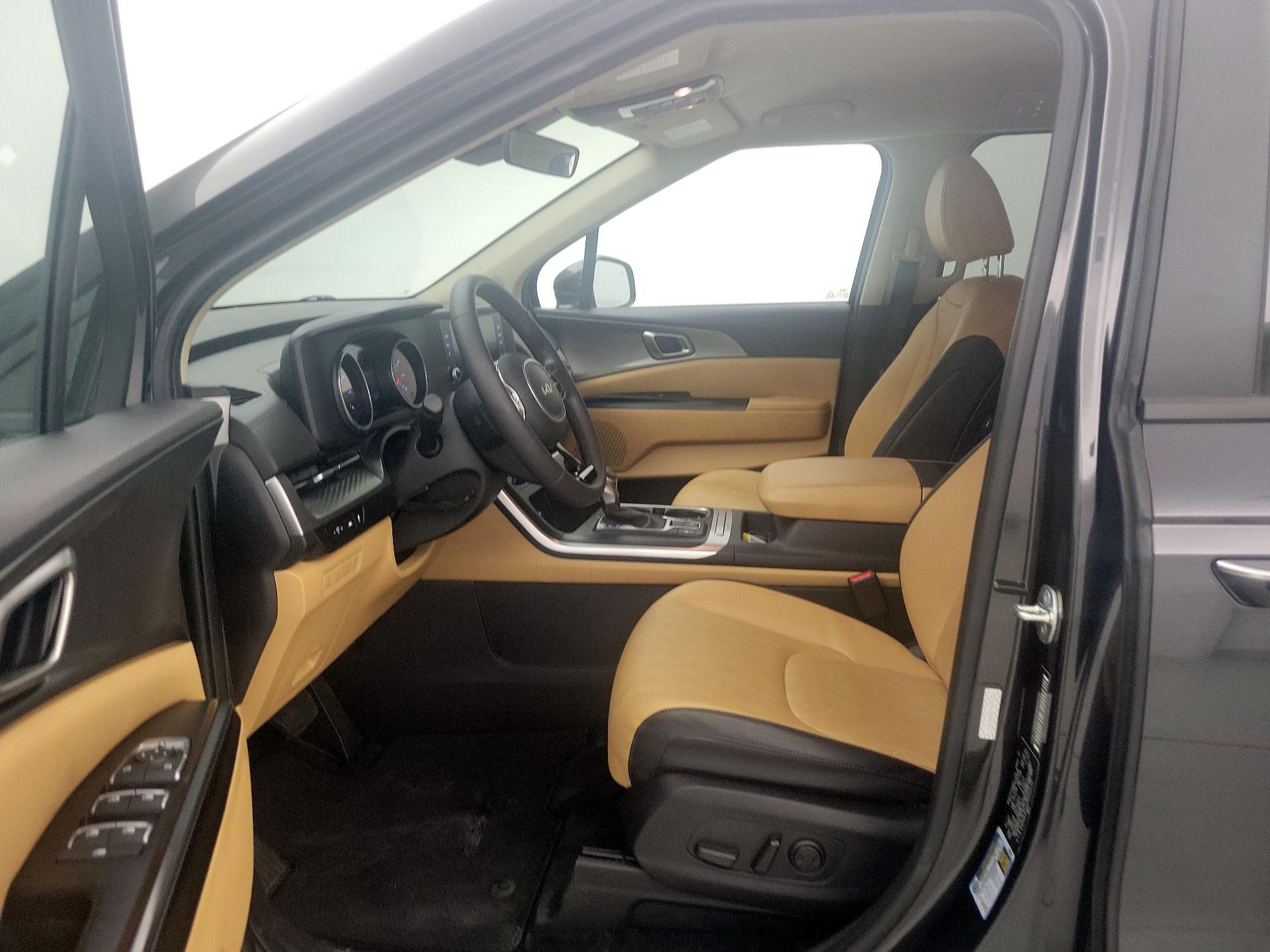 Thumbnail: 2023 Kia Carnival - 11