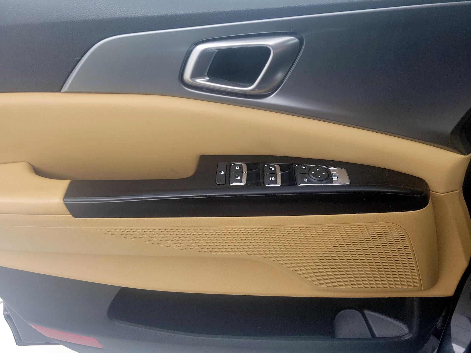 Thumbnail: 2023 Kia Carnival - 12