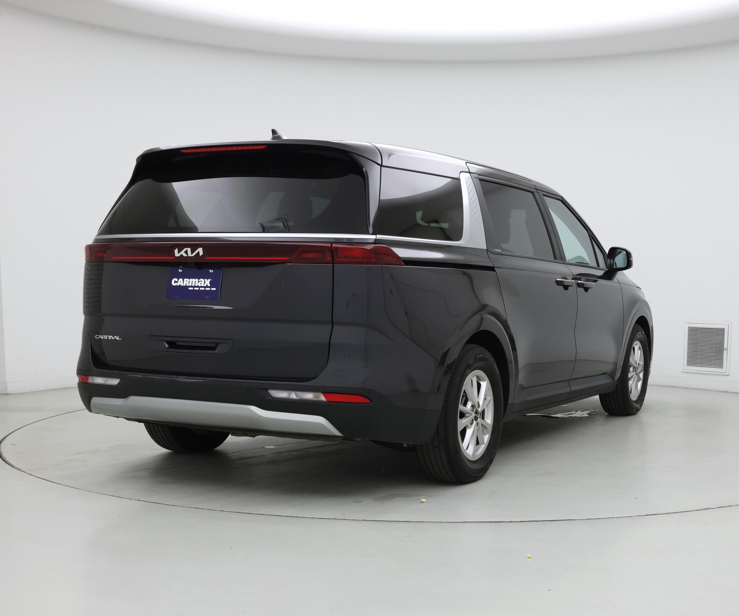 Thumbnail: 2023 Kia Carnival - 8