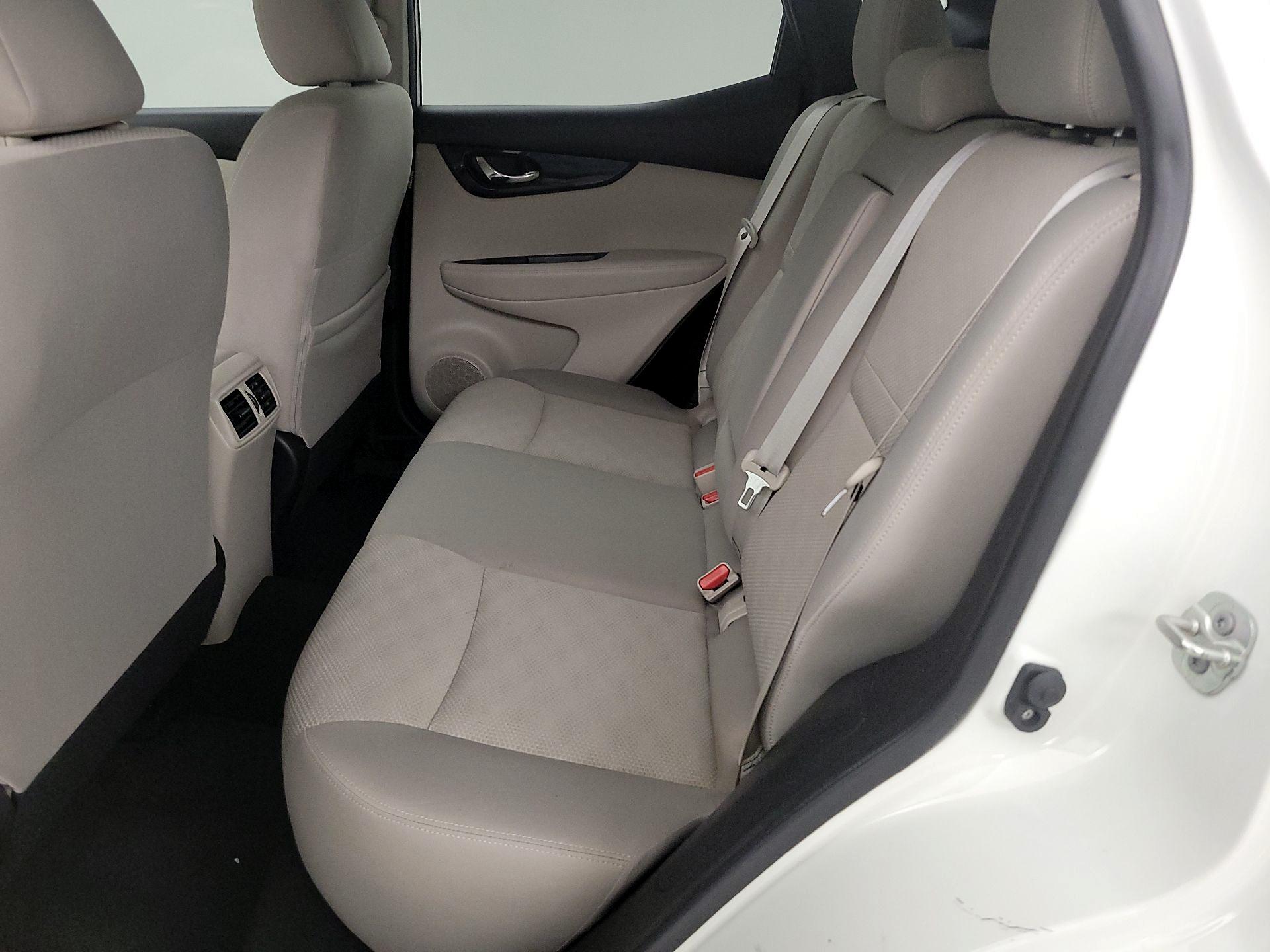 Thumbnail: 2019 Nissan Rogue Sport - 17