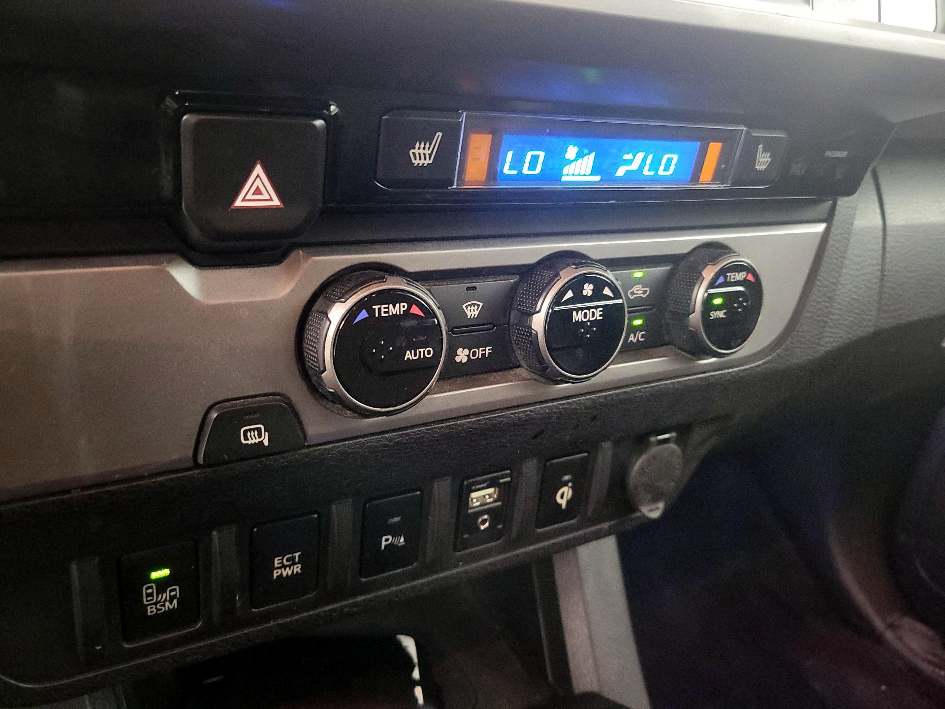 Thumbnail: 2016 Toyota Tacoma - 17