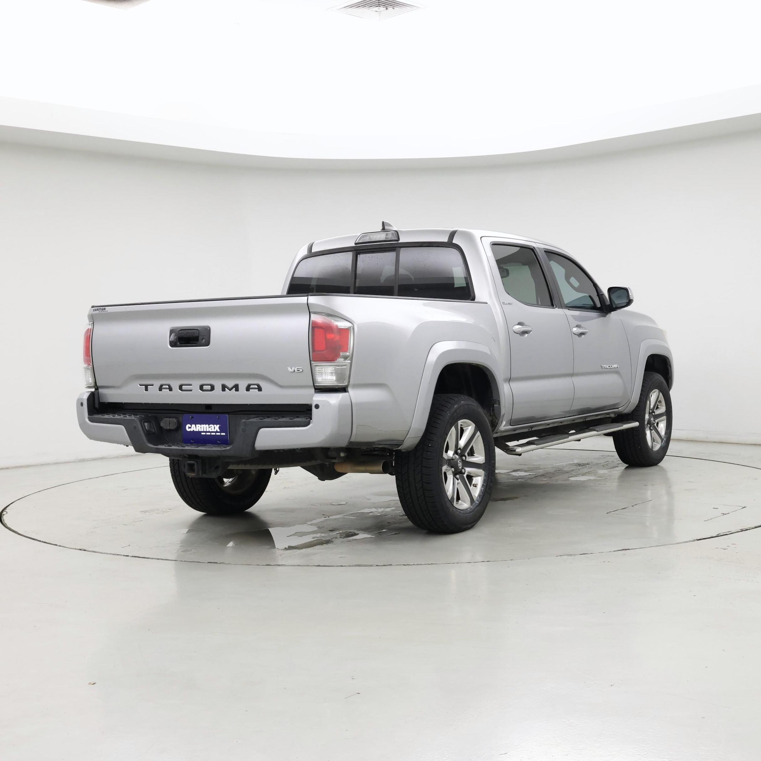 Thumbnail: 2016 Toyota Tacoma - 8