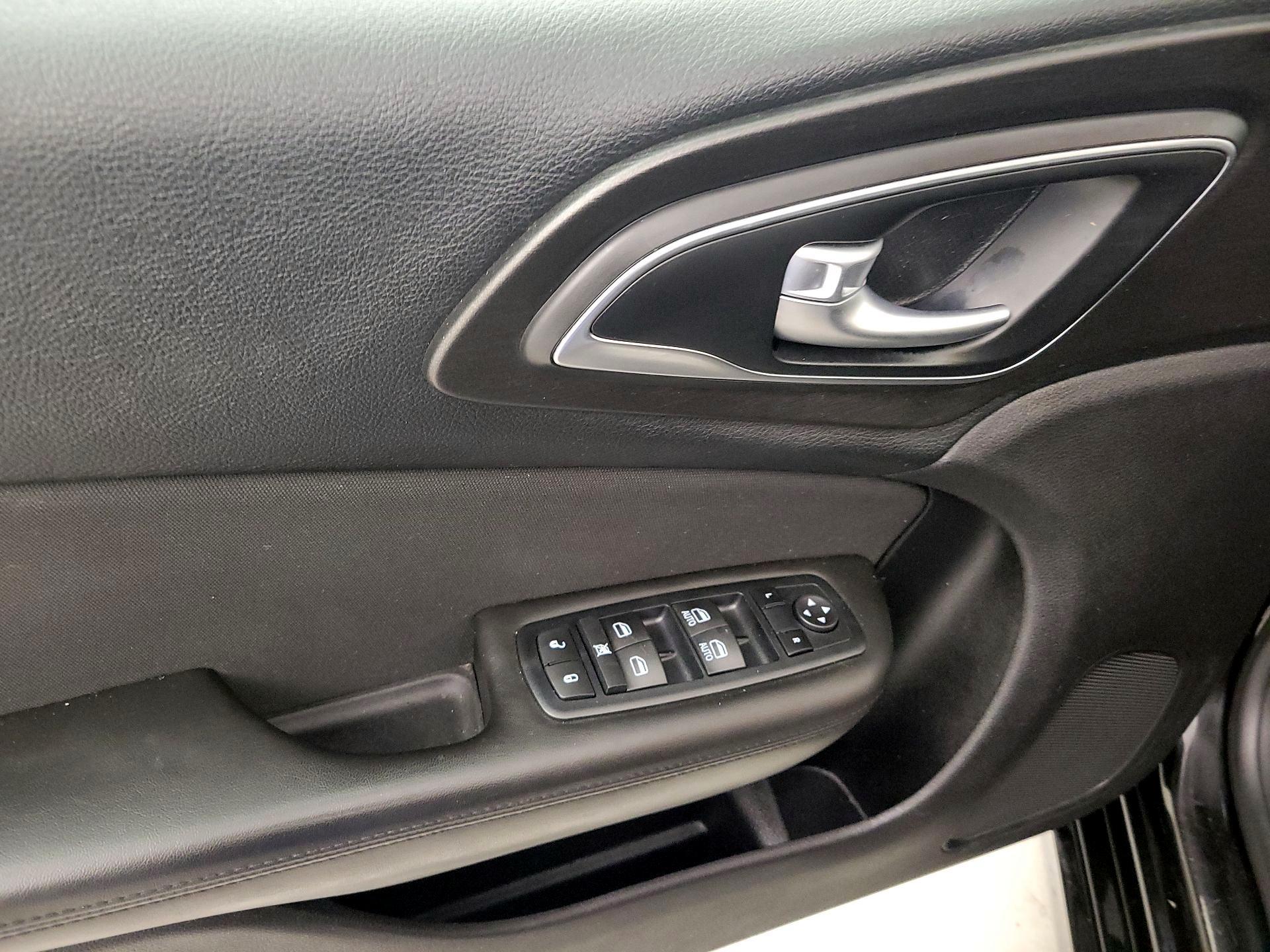Thumbnail: 2015 Chrysler 200 - 12