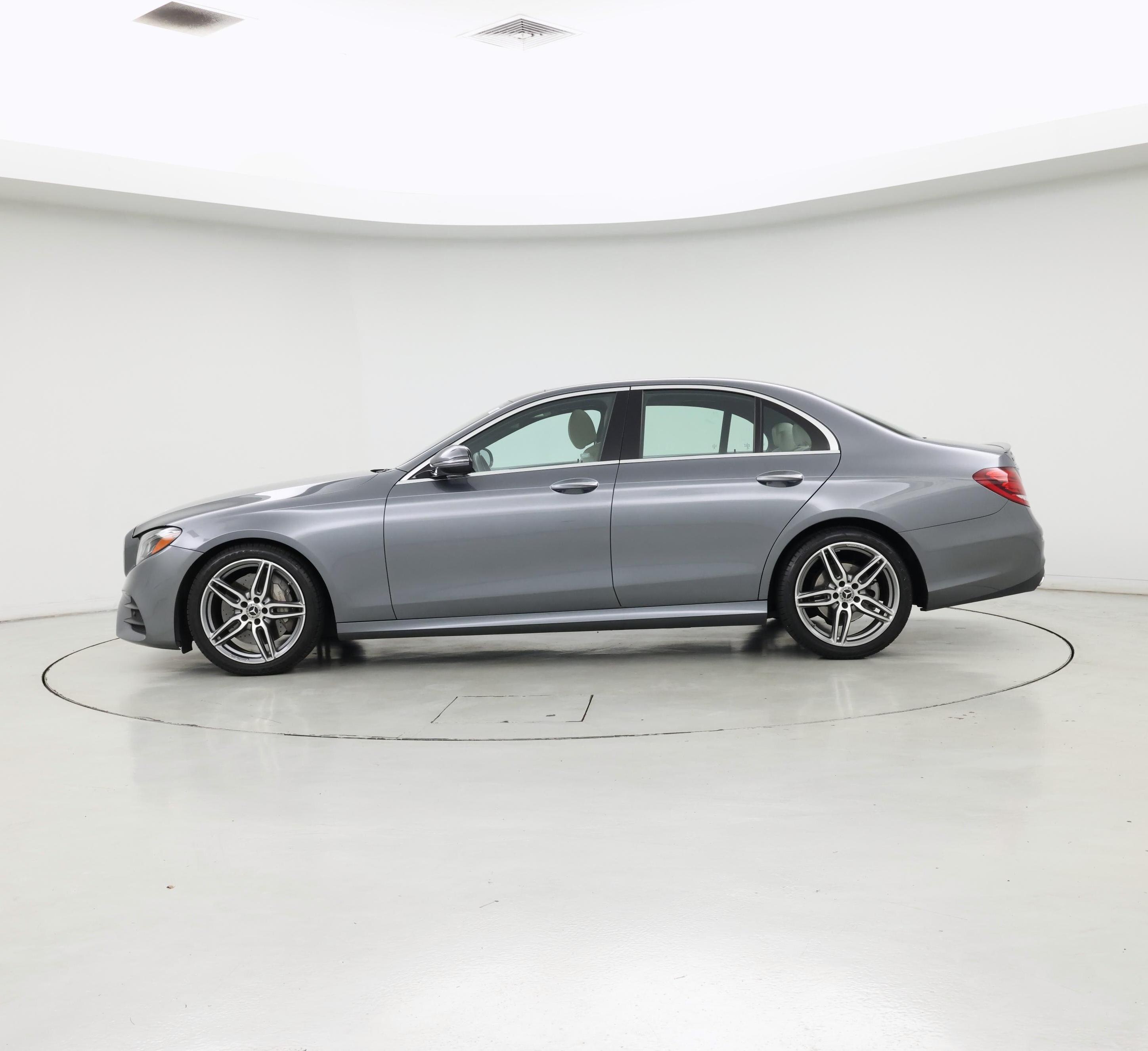 Thumbnail: 2019 Mercedes-Benz E-Class - 3