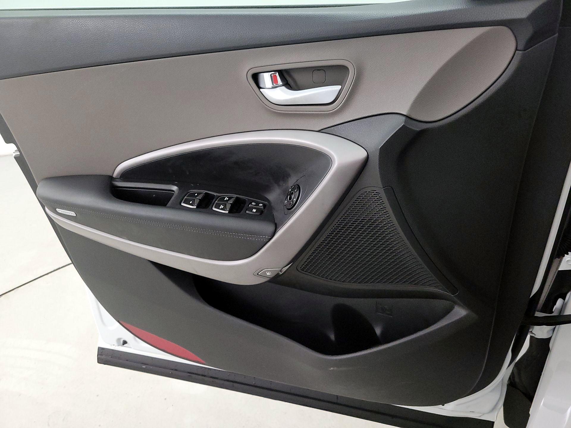 Thumbnail: 2015 Hyundai Santa Fe - 10