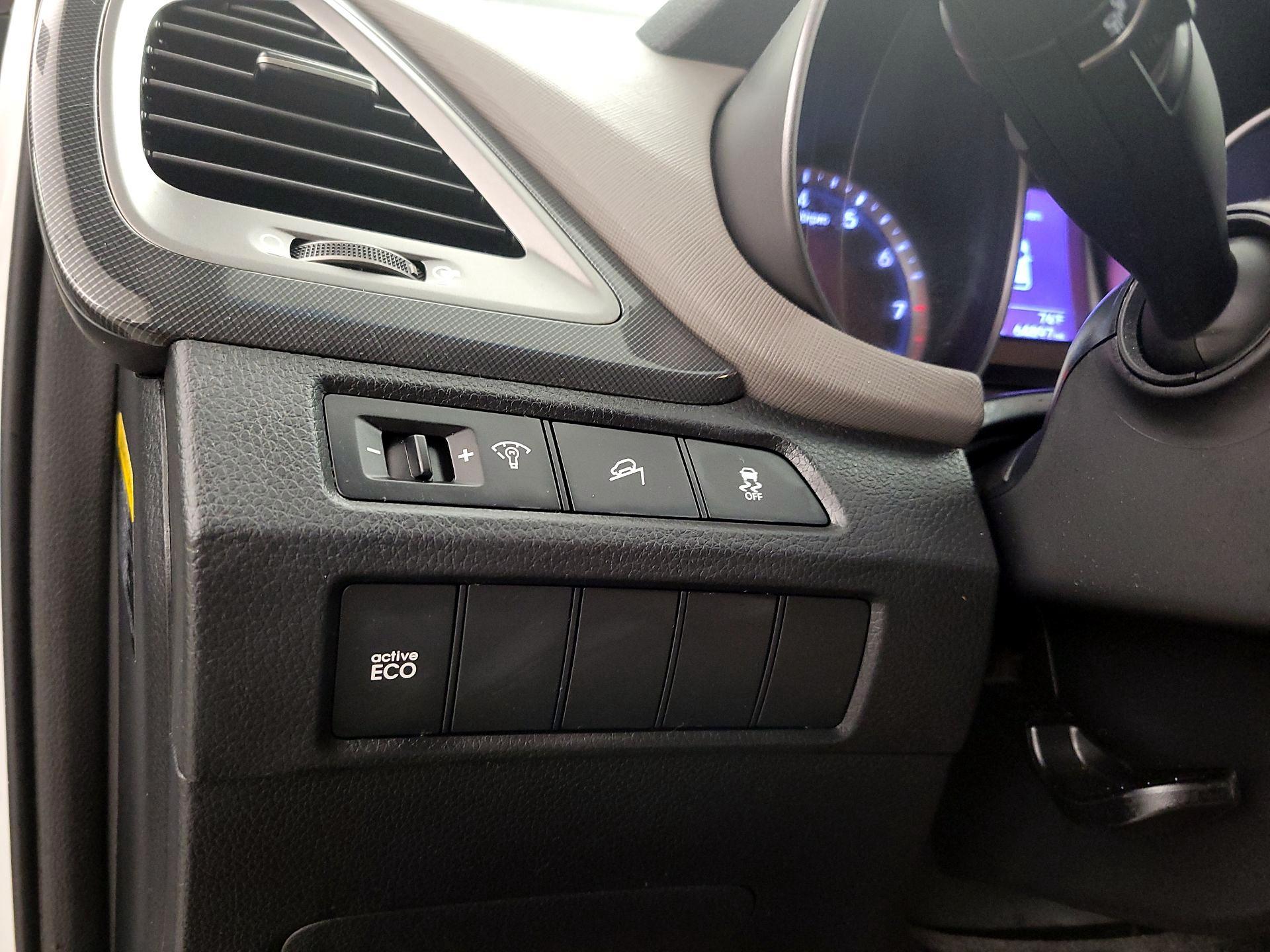 Thumbnail: 2015 Hyundai Santa Fe - 11