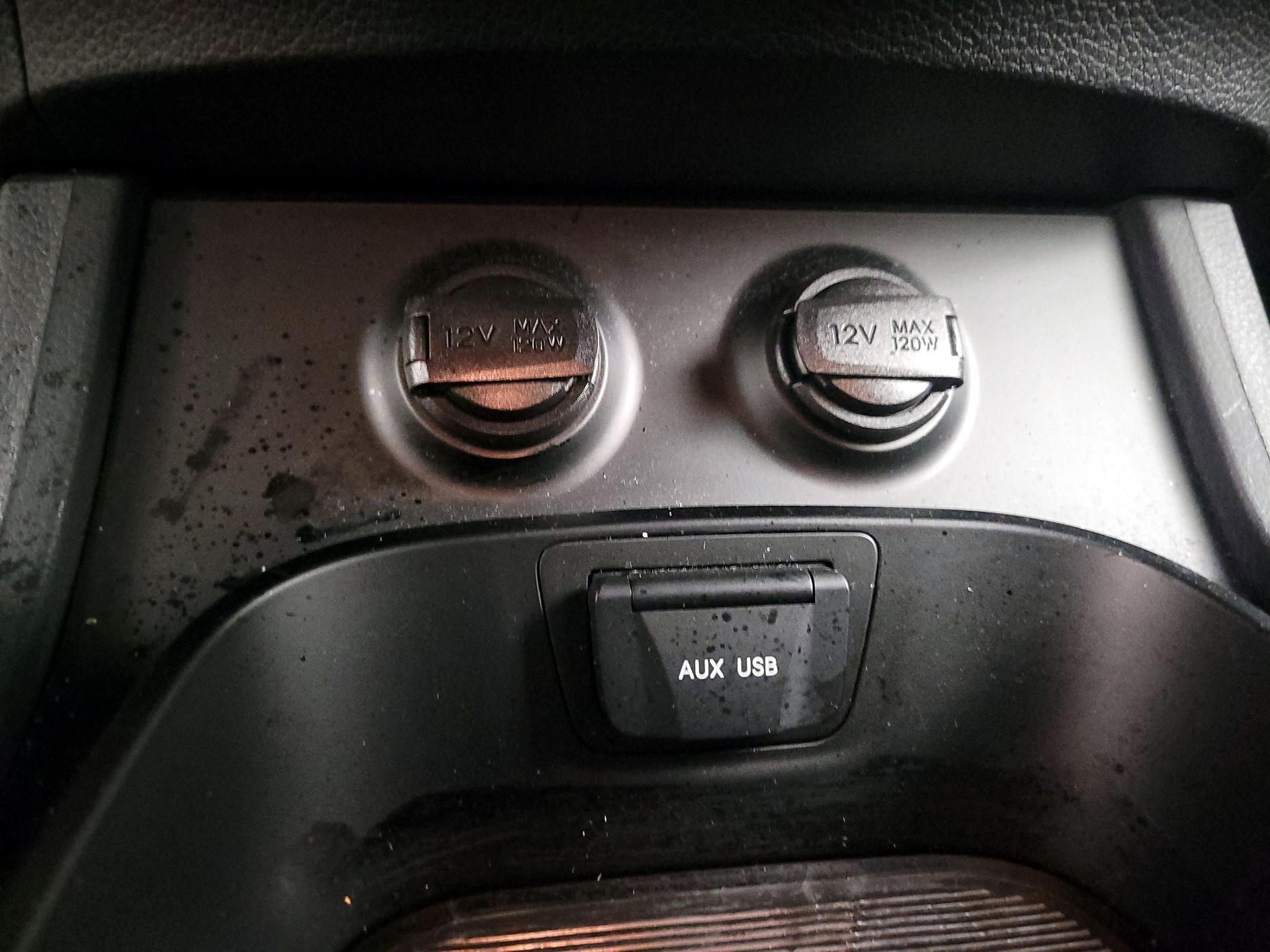 Thumbnail: 2015 Hyundai Santa Fe - 16