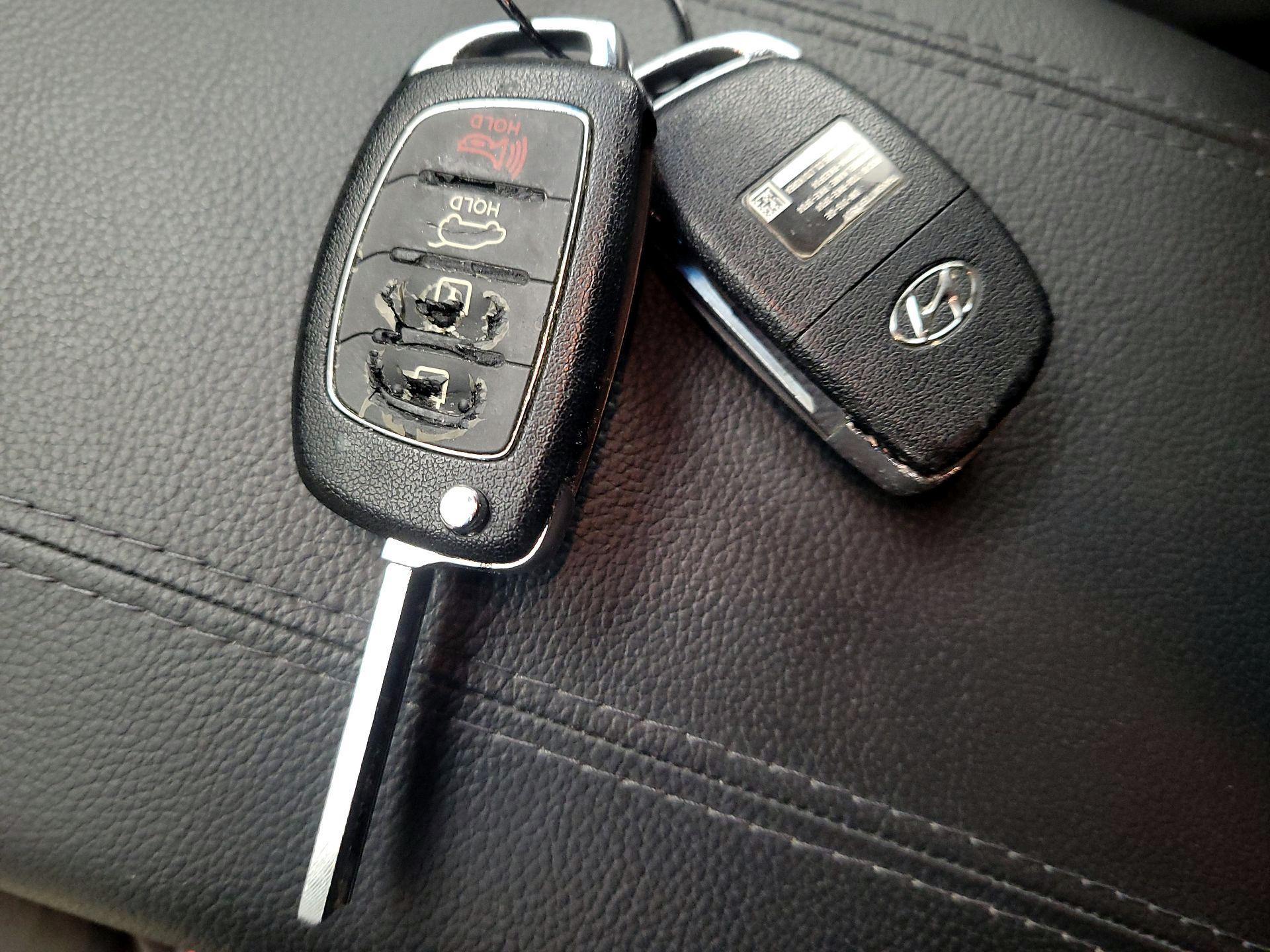 Thumbnail: 2015 Hyundai Santa Fe - 20