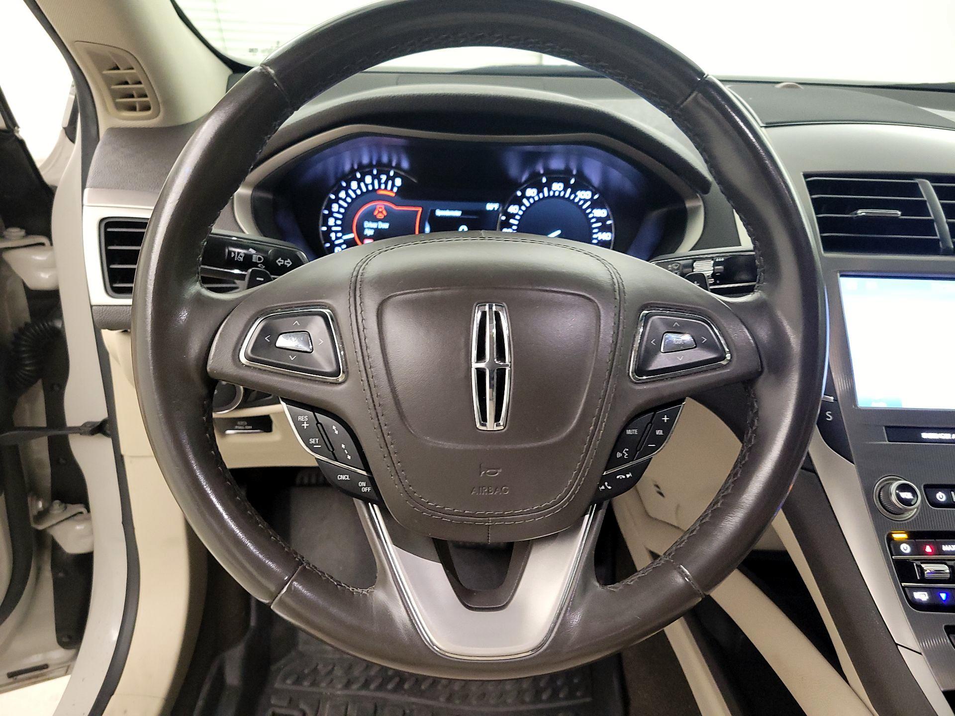Thumbnail: 2020 Lincoln MKZ - 10