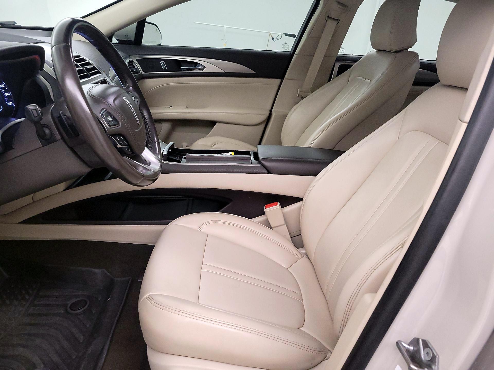 Thumbnail: 2020 Lincoln MKZ - 11