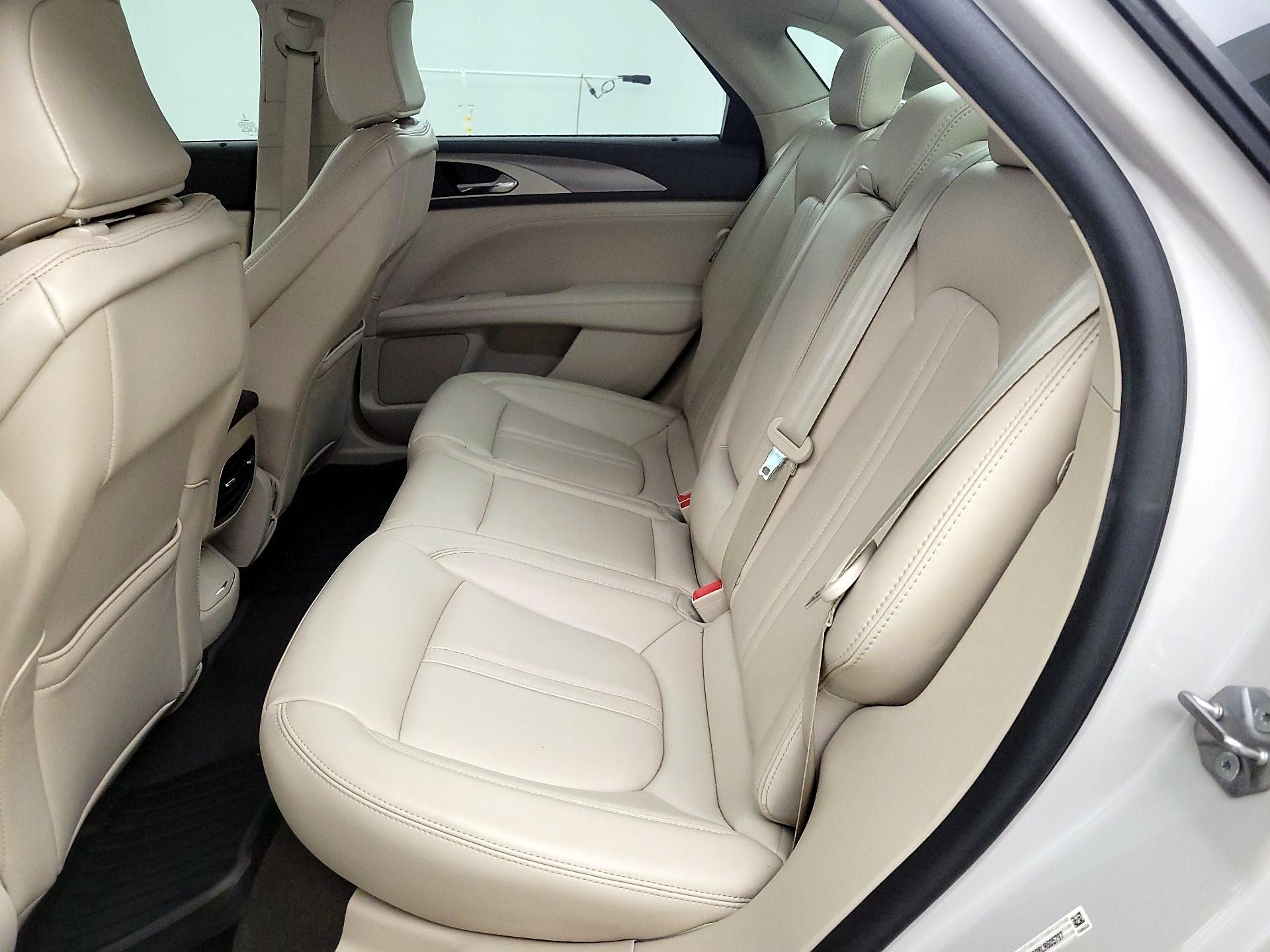 Thumbnail: 2020 Lincoln MKZ - 19