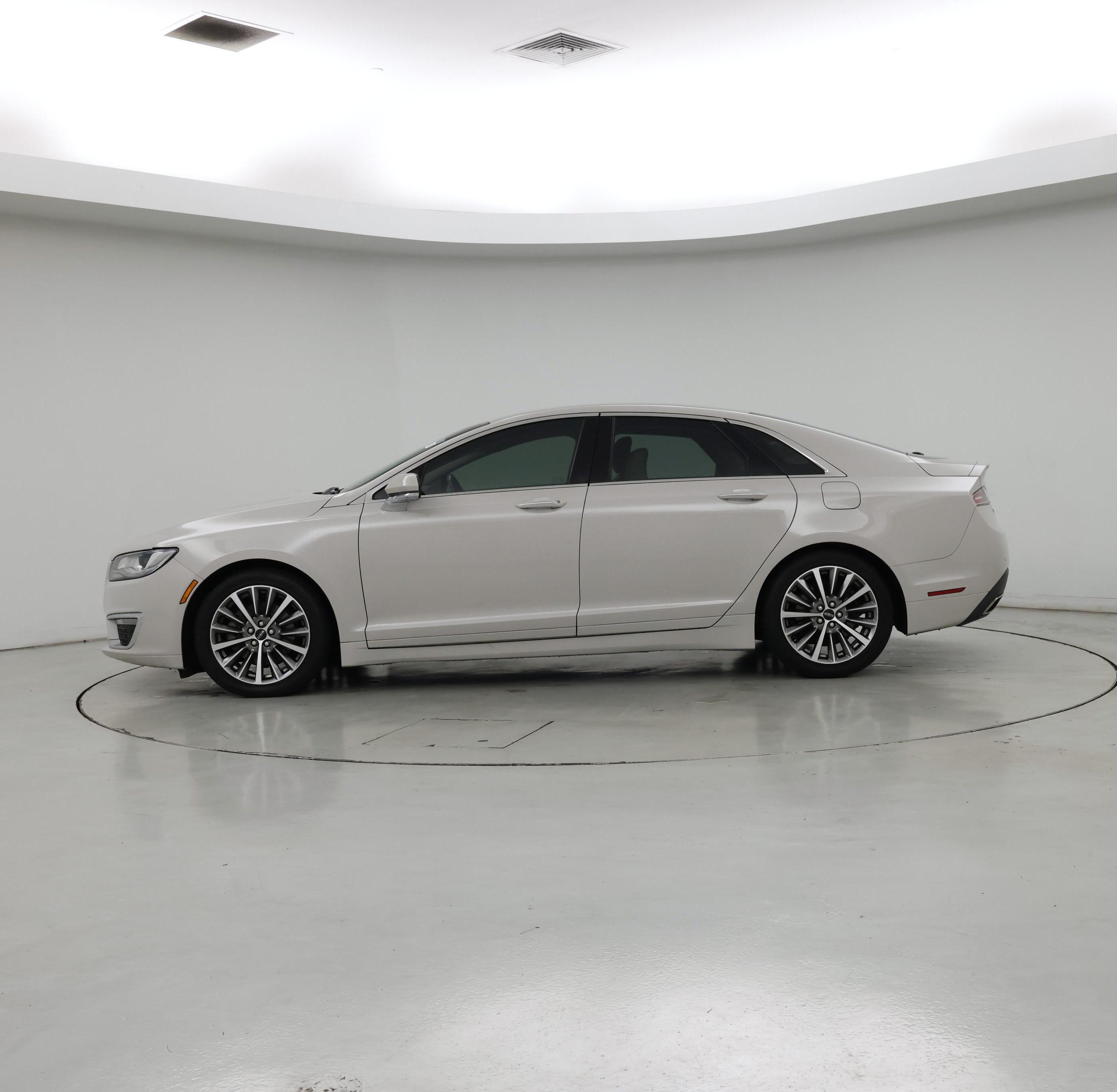 Thumbnail: 2020 Lincoln MKZ - 3