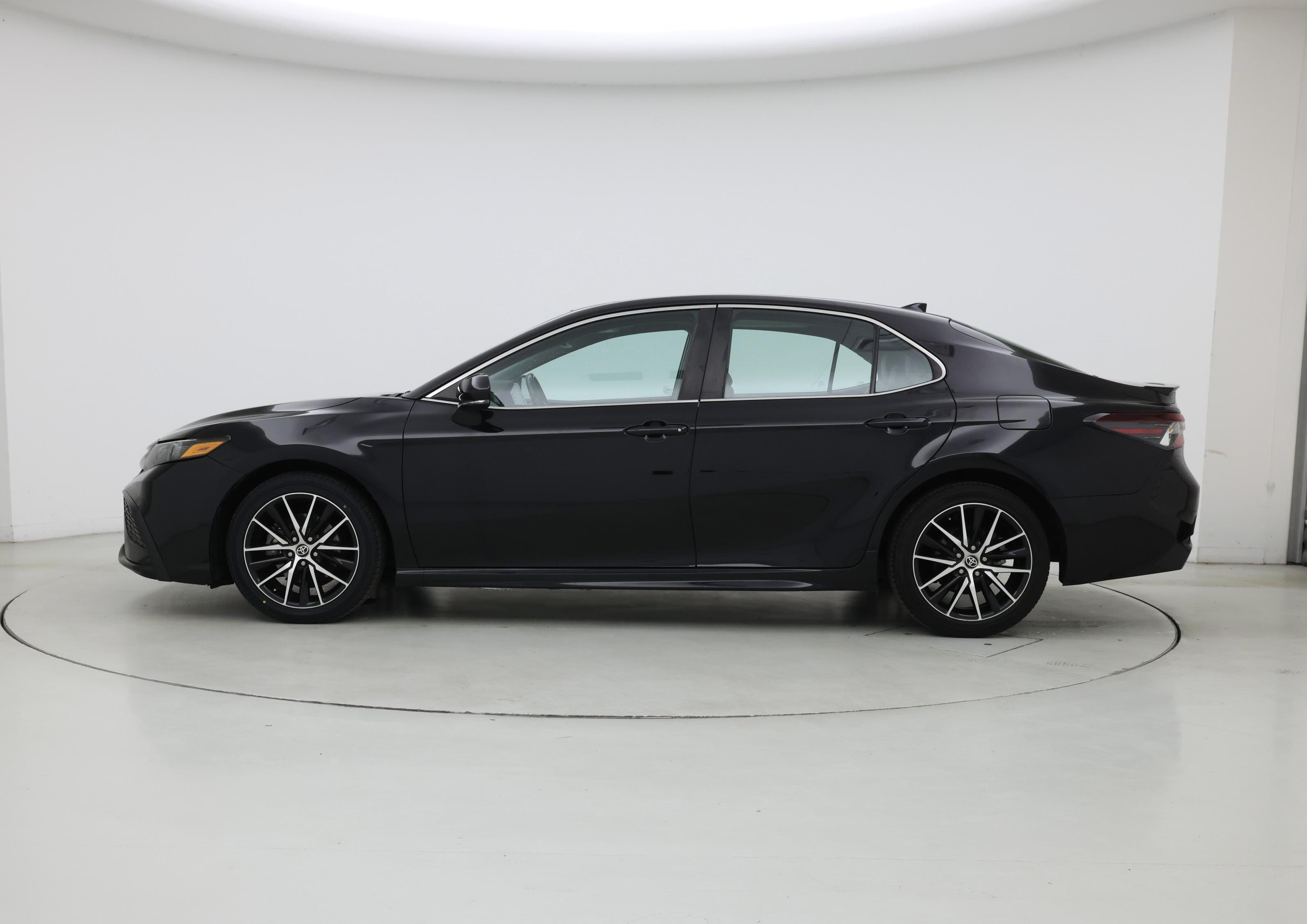 Thumbnail: 2022 Toyota Camry - 3