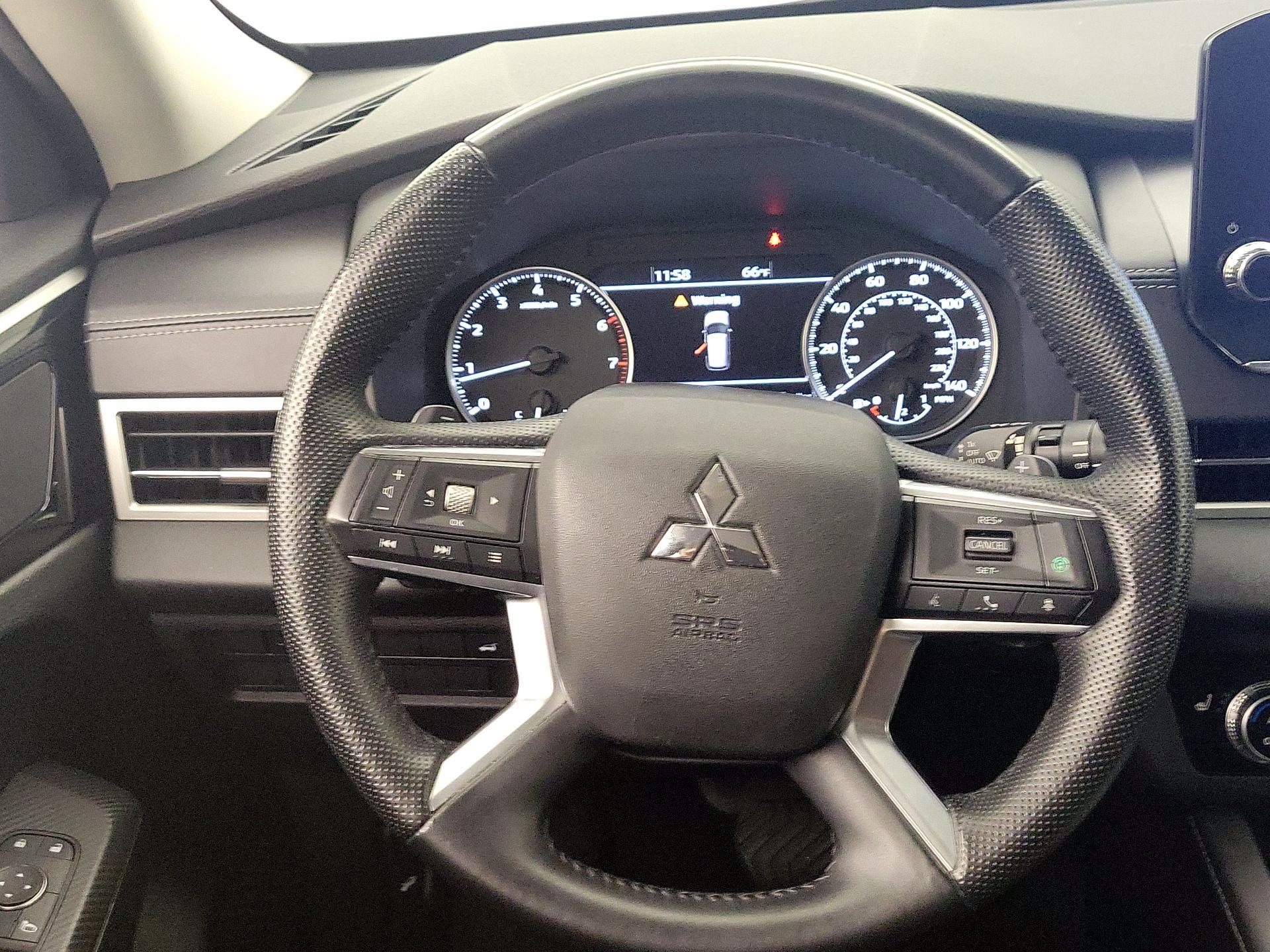 Thumbnail: 2022 Mitsubishi Outlander - 10