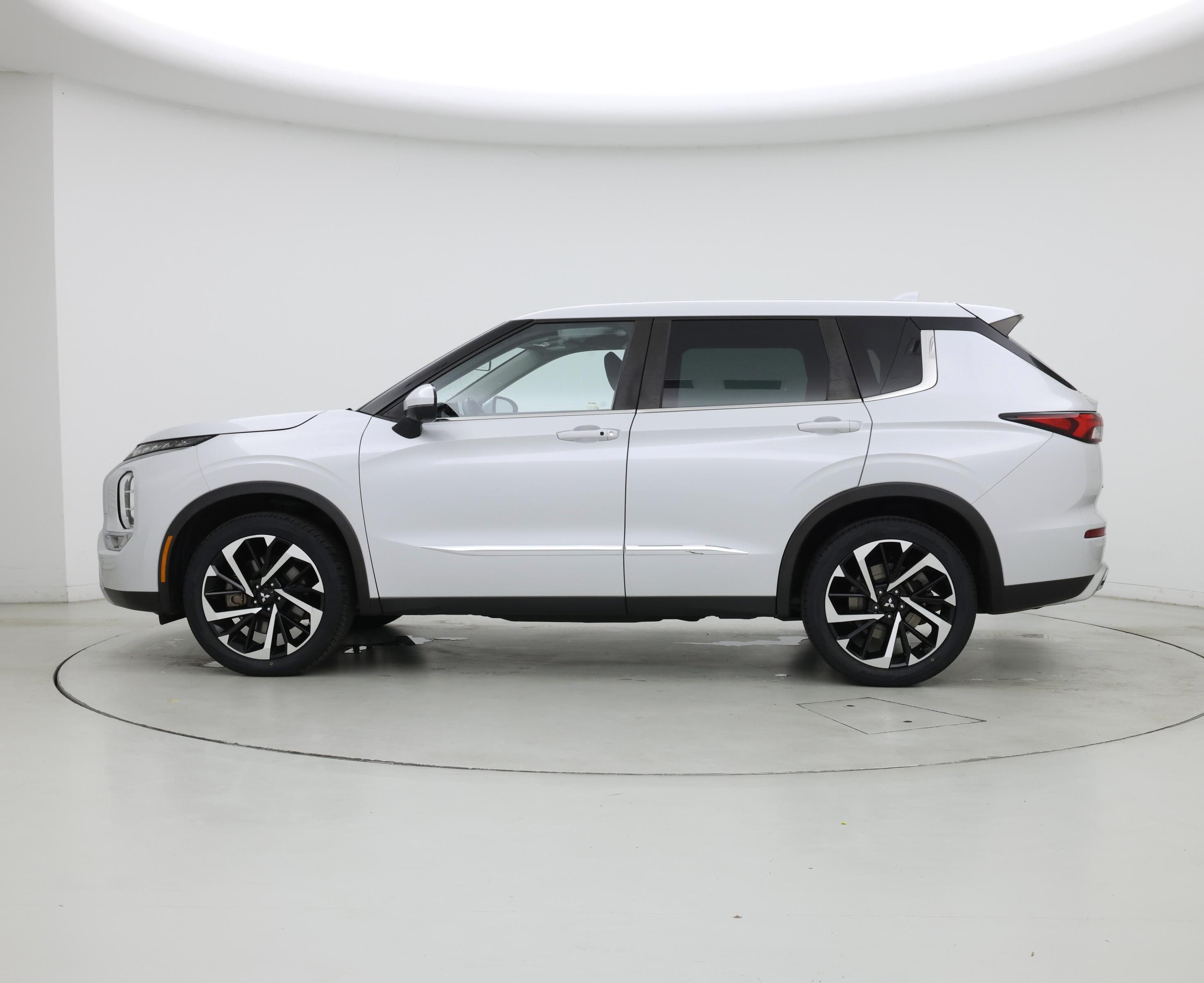 Thumbnail: 2022 Mitsubishi Outlander - 3