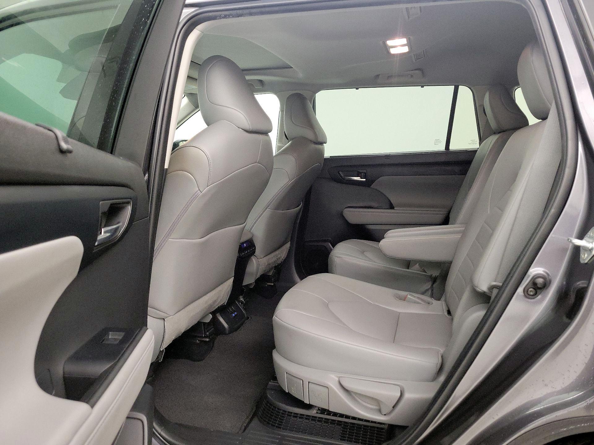 Thumbnail: 2022 Toyota Highlander - 20