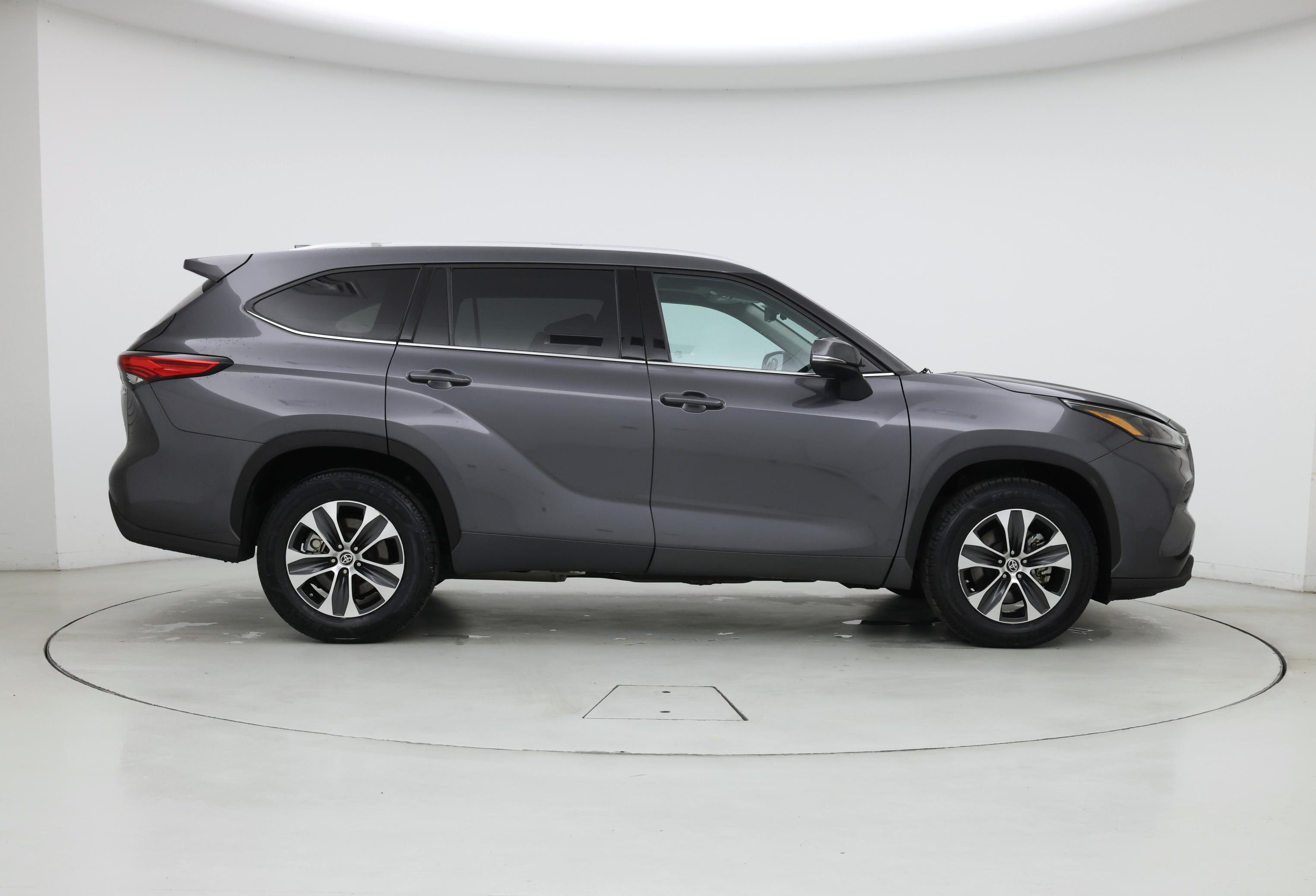 Thumbnail: 2022 Toyota Highlander - 7