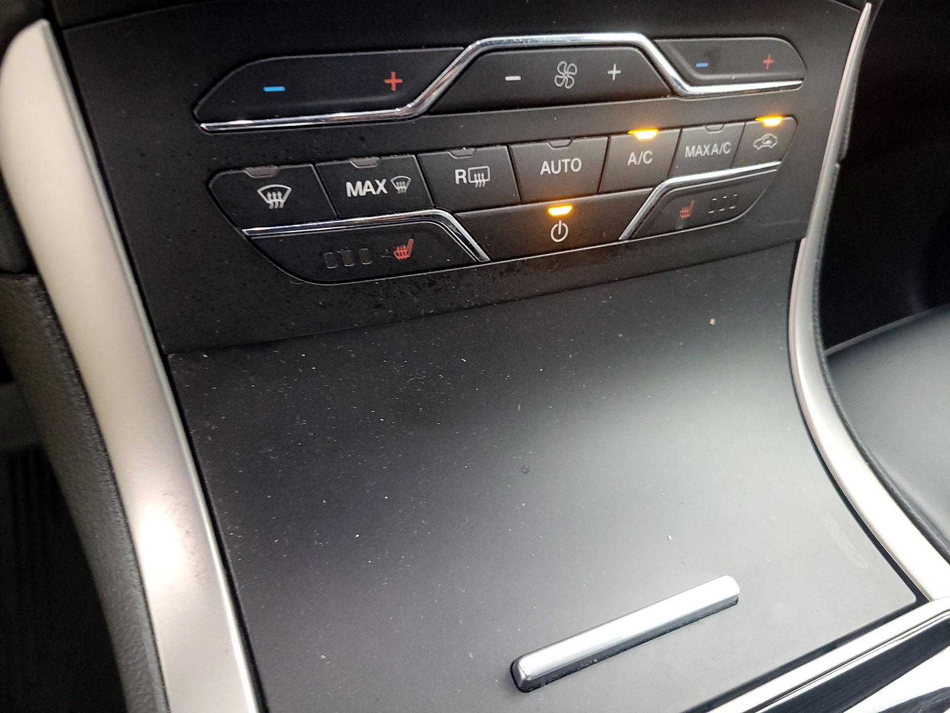 Thumbnail: 2020 Ford Edge - 17