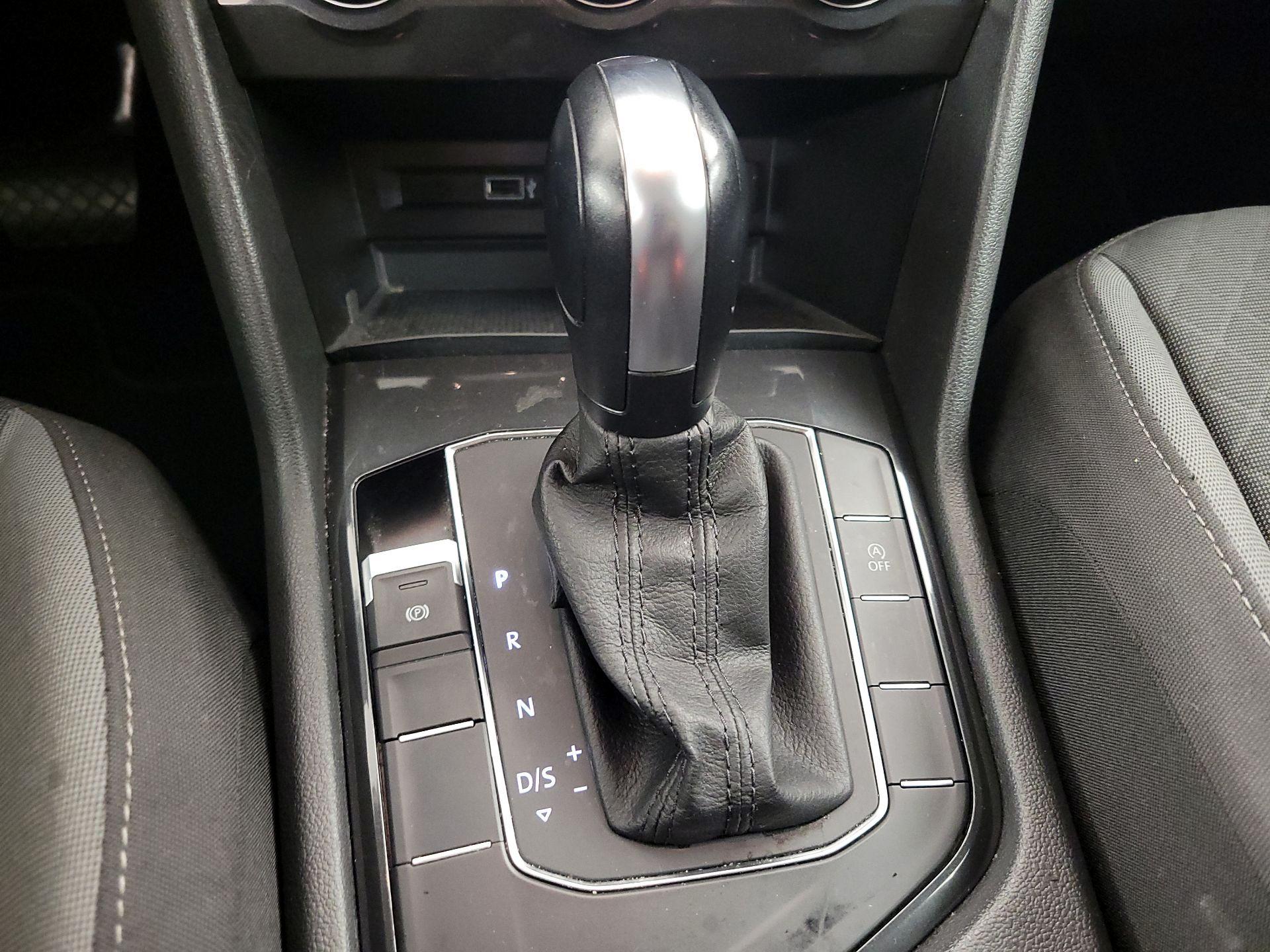 Thumbnail: 2019 Volkswagen Tiguan - 17
