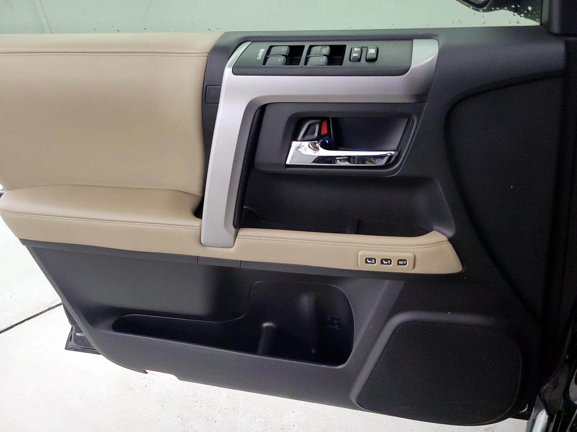 Thumbnail: 2020 Toyota 4Runner - 10