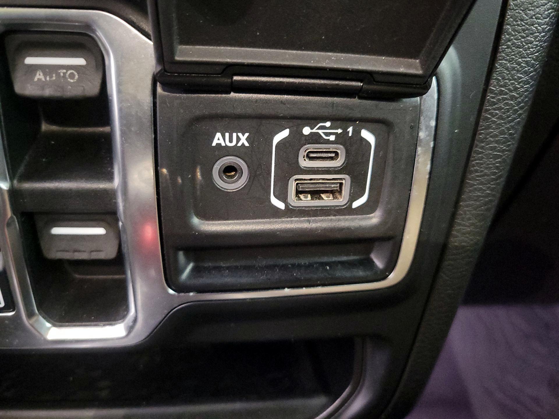 Thumbnail: 2019 Jeep Wrangler - 19