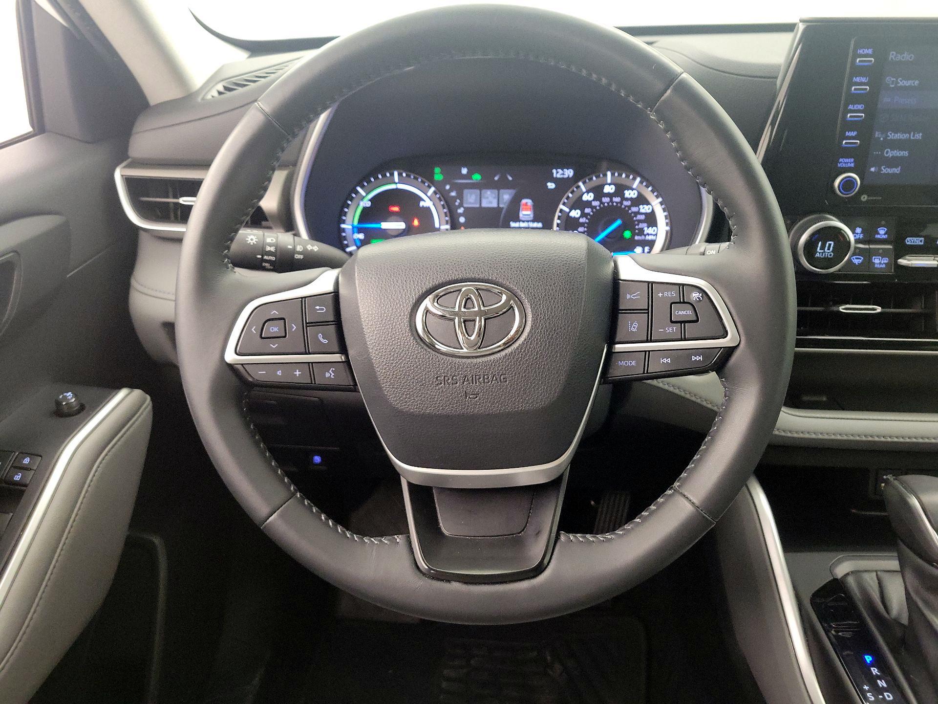 Thumbnail: 2022 Toyota Highlander - 10