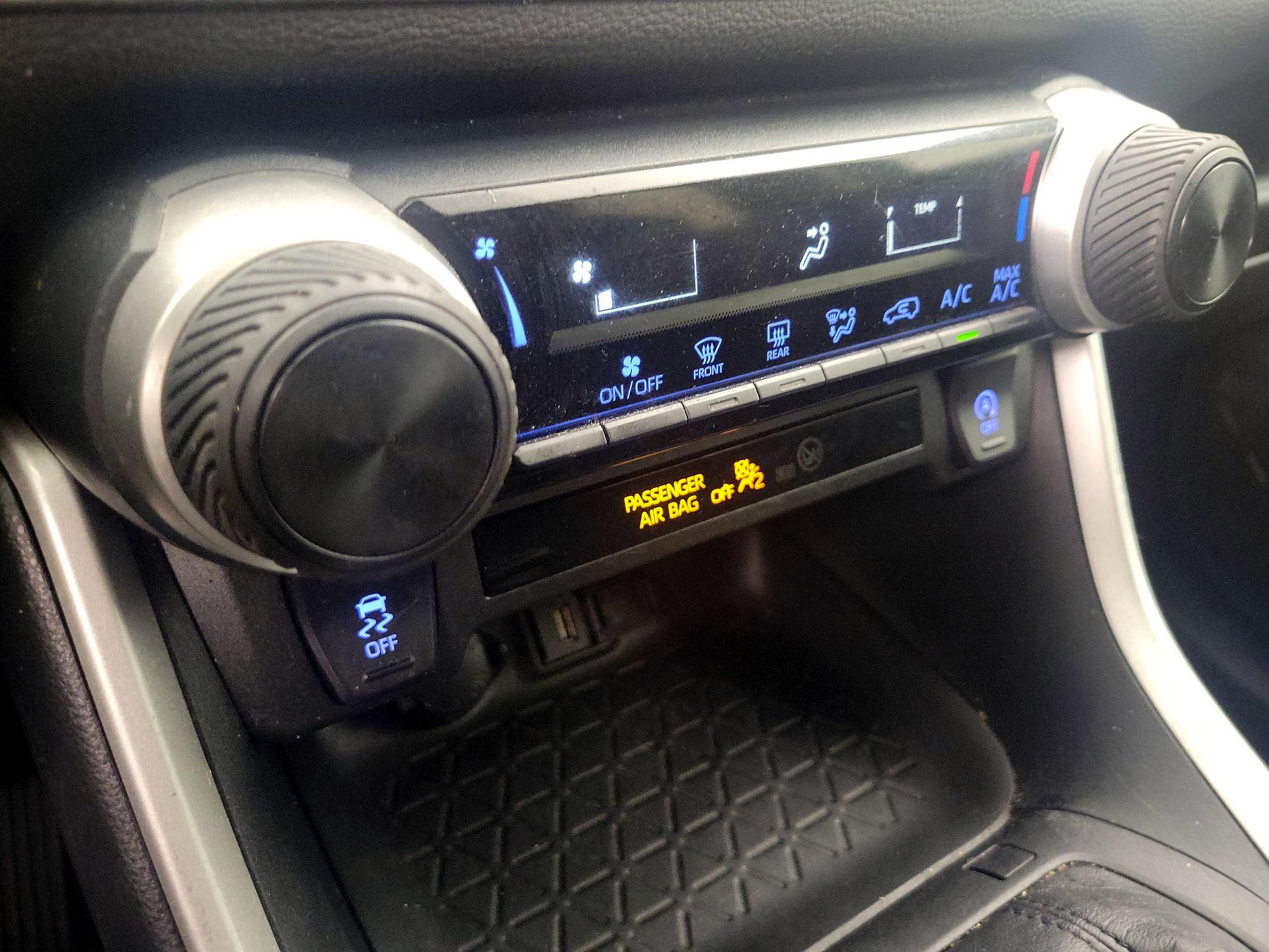 Thumbnail: 2021 Toyota RAV4 - 16