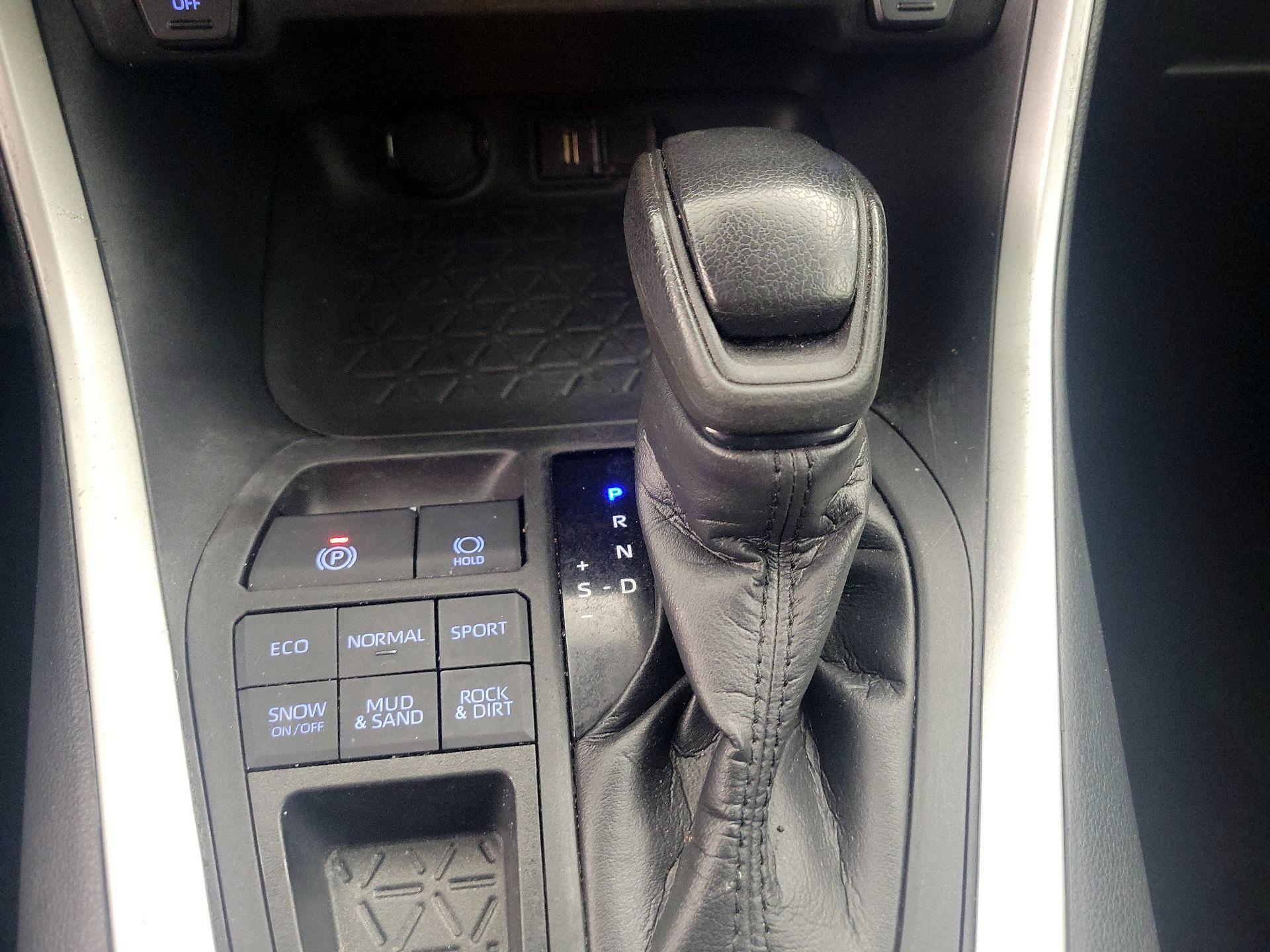 Thumbnail: 2021 Toyota RAV4 - 17