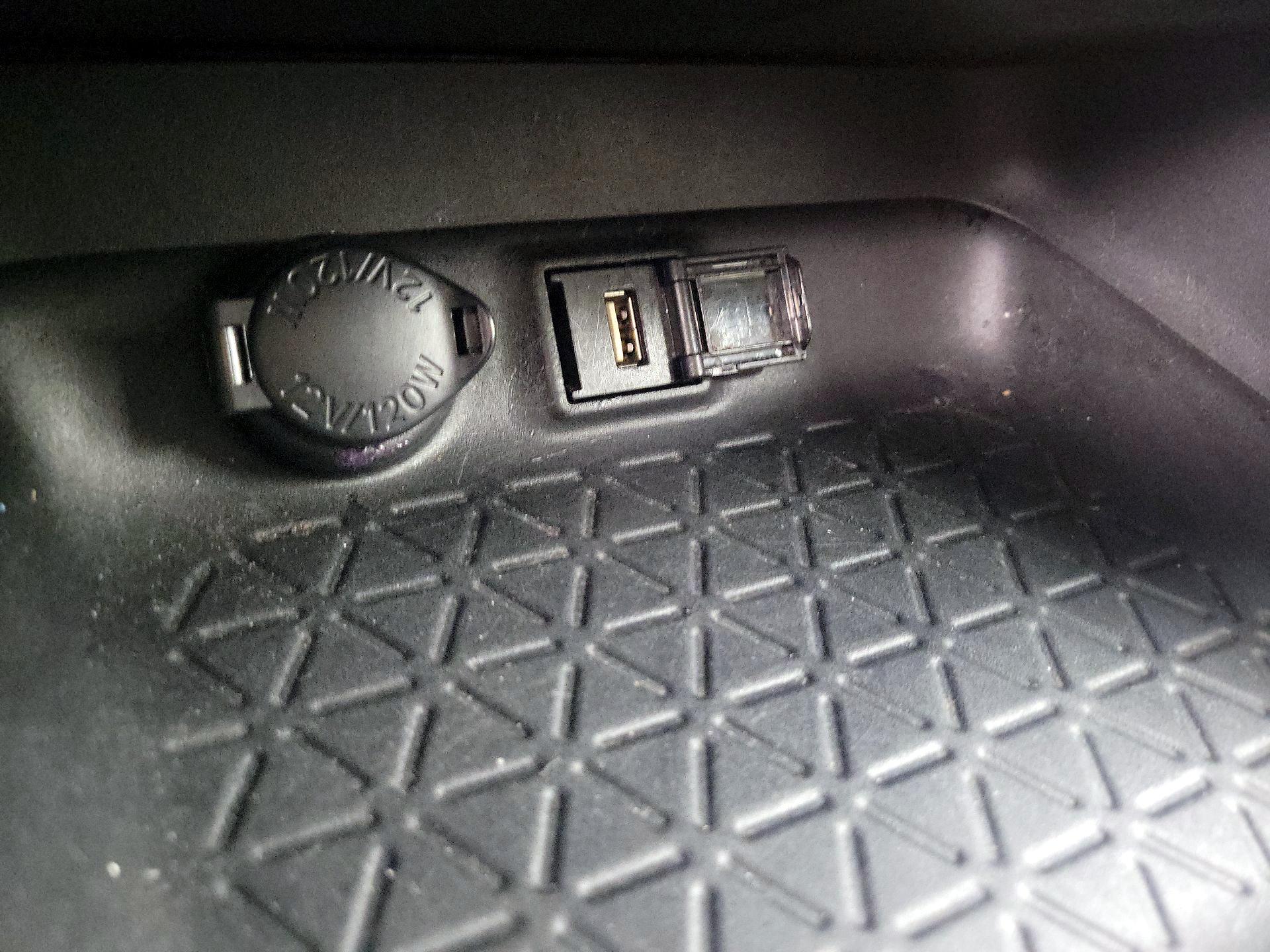 Thumbnail: 2021 Toyota RAV4 - 18