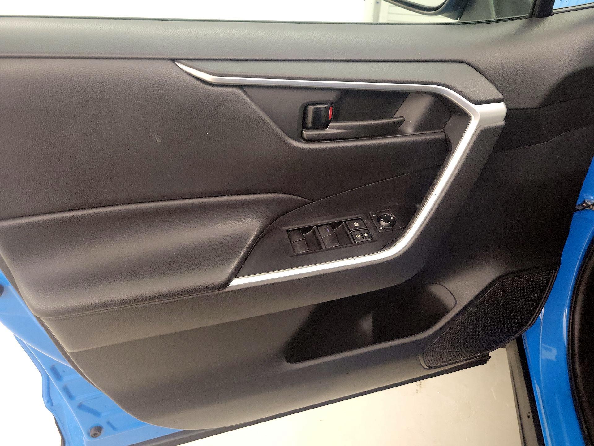 Thumbnail: 2021 Toyota RAV4 - 12