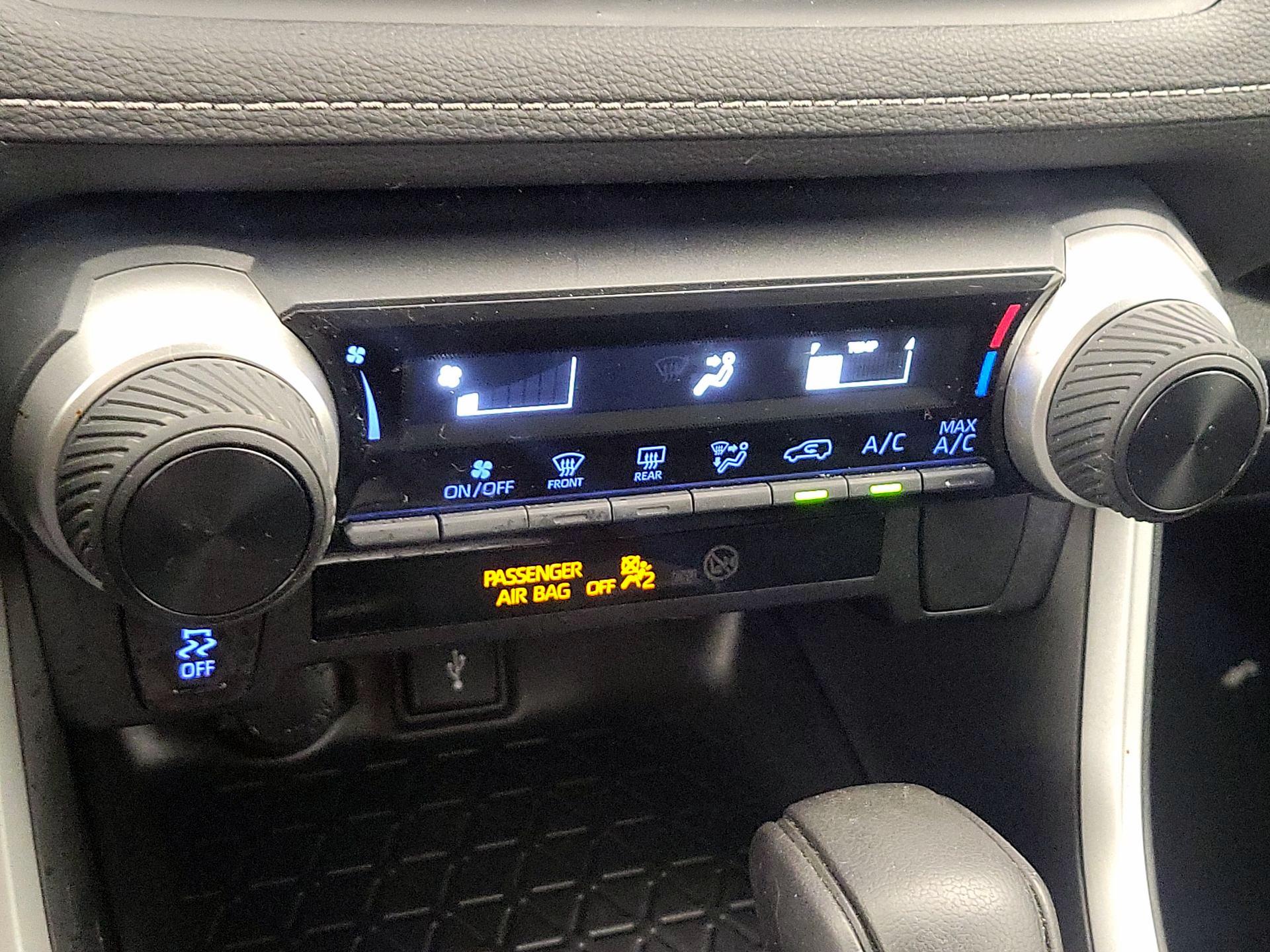 Thumbnail: 2021 Toyota RAV4 - 16