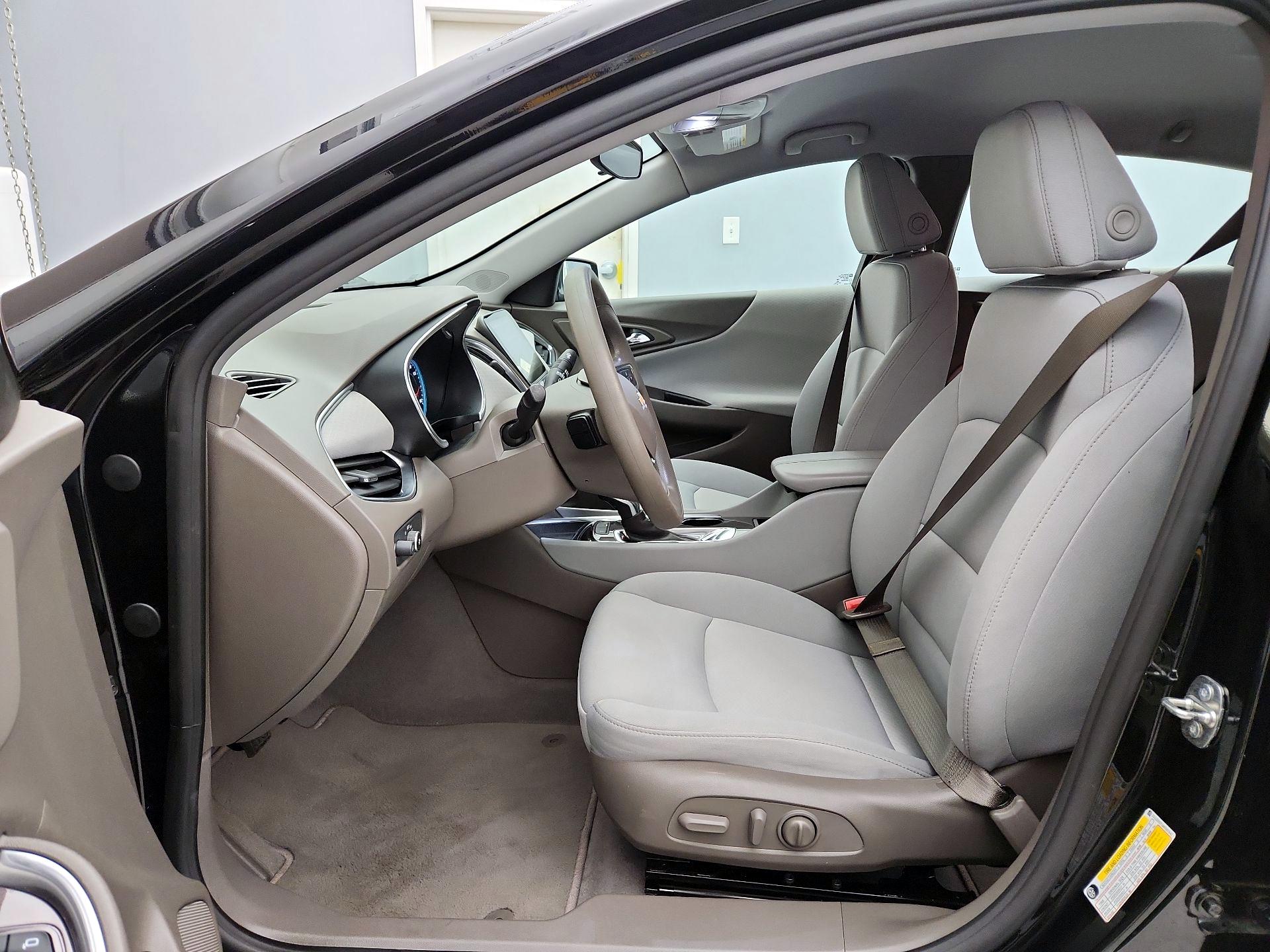 Thumbnail: 2021 Chevrolet Malibu - 11