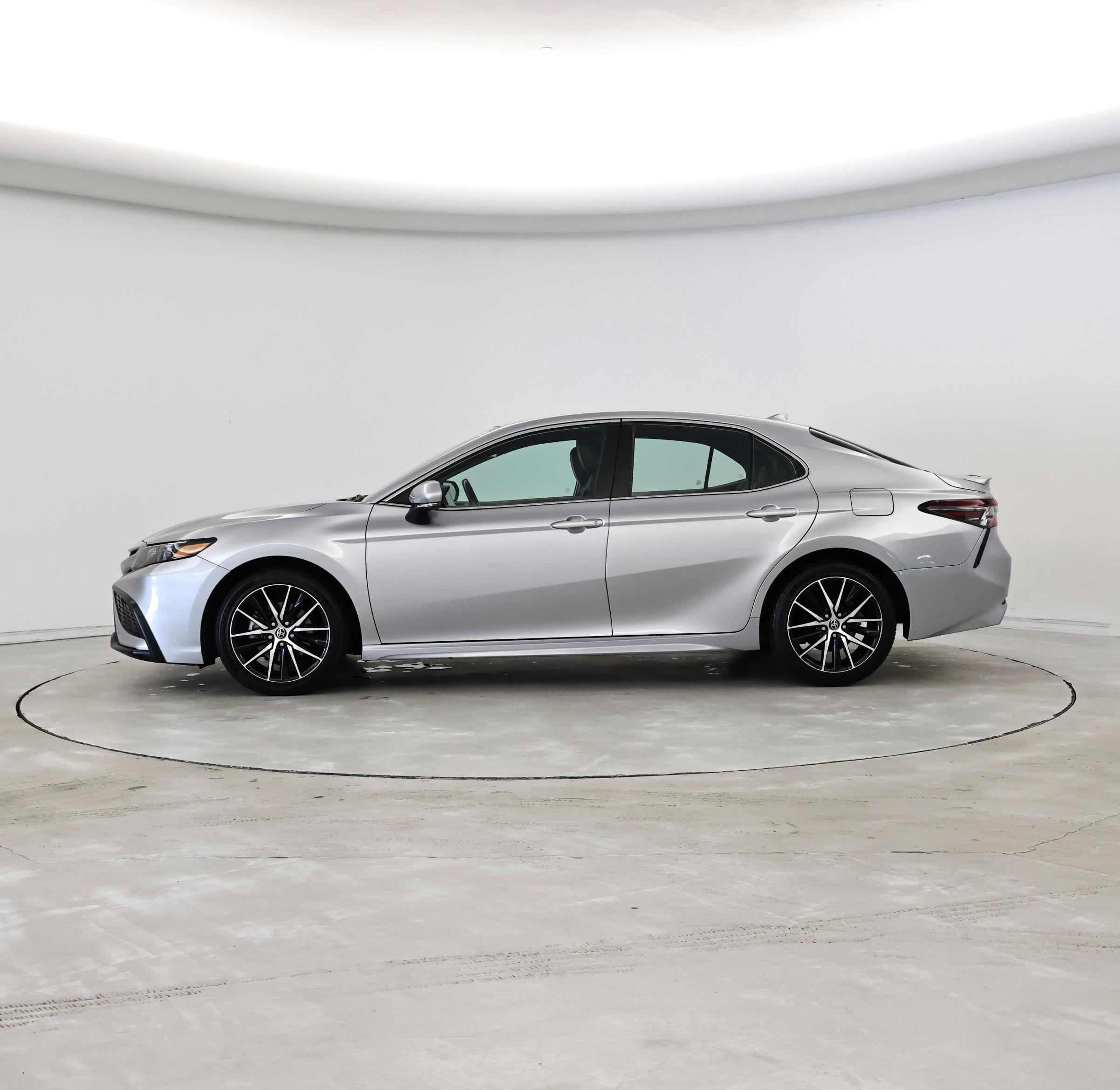 Thumbnail: 2022 Toyota Camry - 3