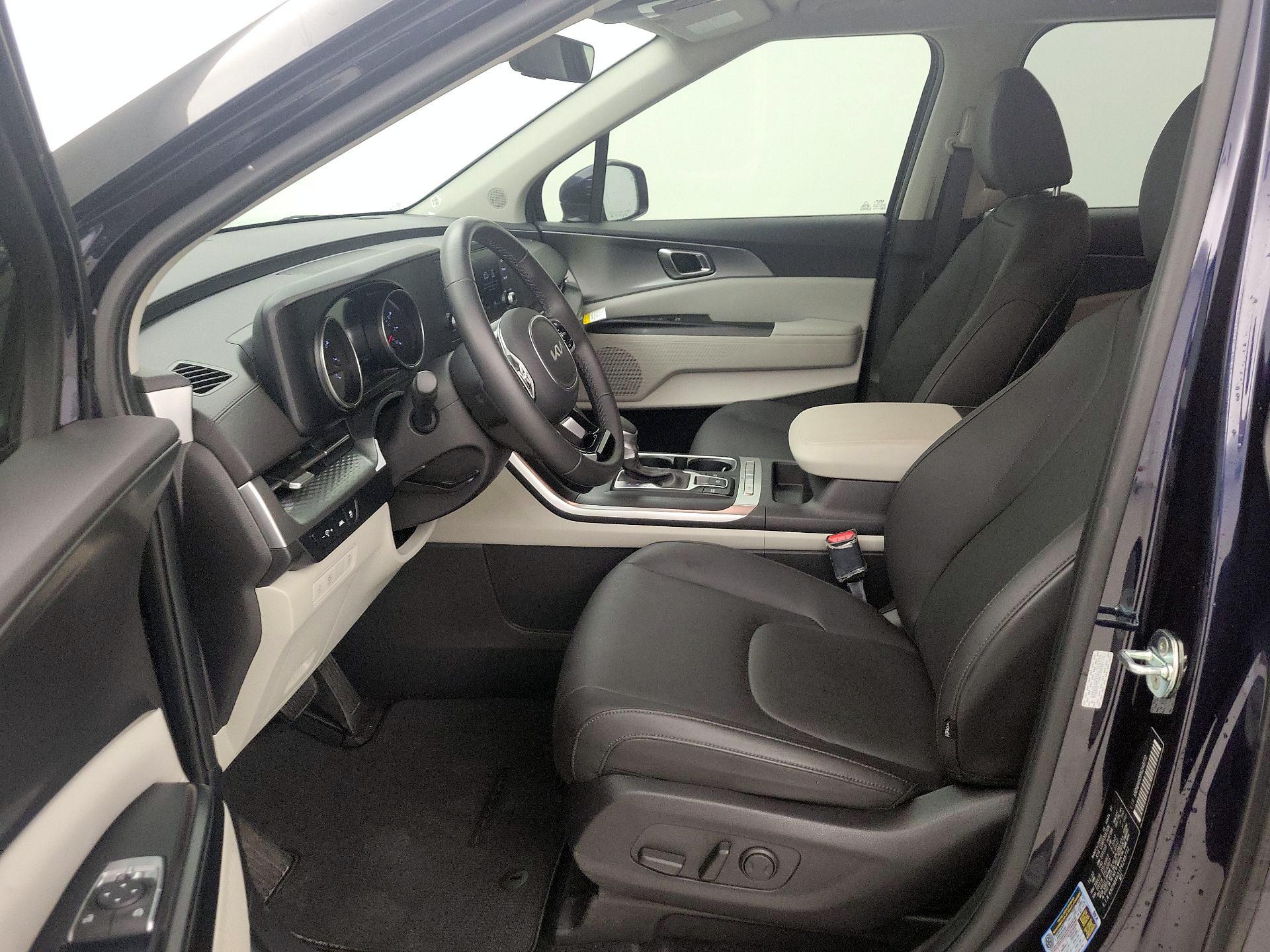 Thumbnail: 2023 Kia Carnival - 11