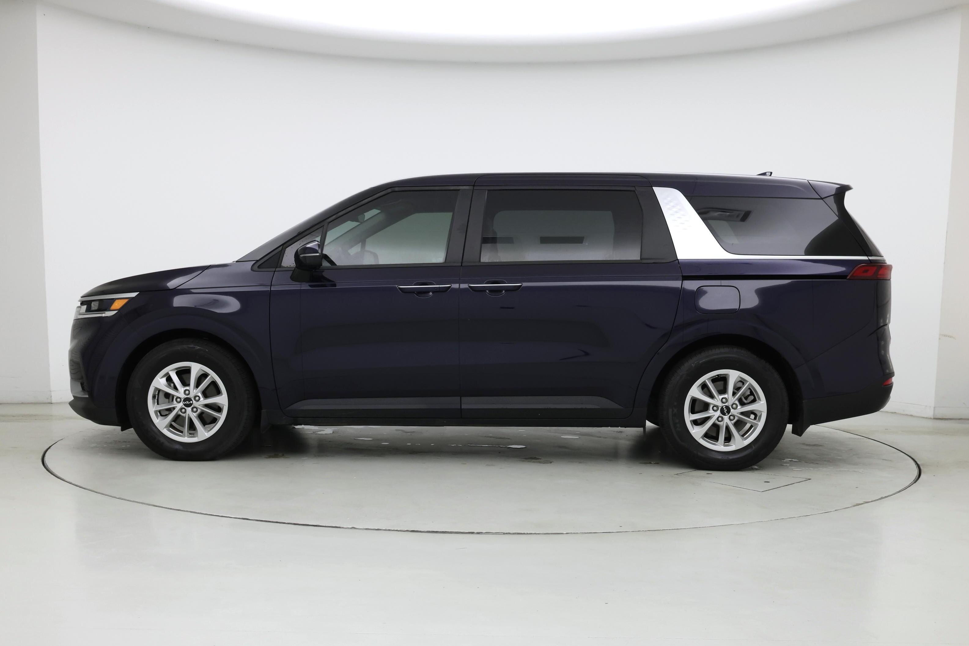 Thumbnail: 2023 Kia Carnival - 3