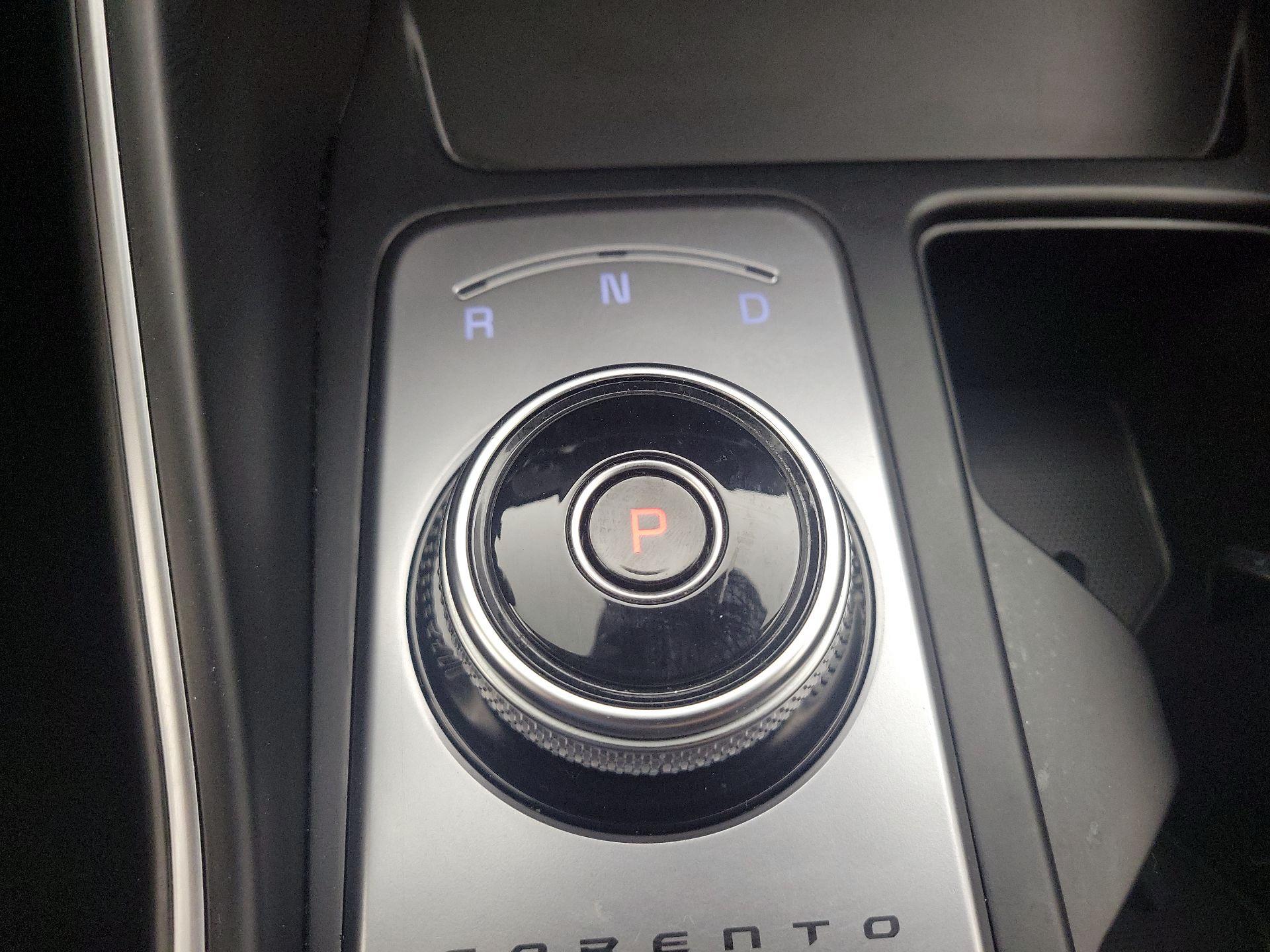 Thumbnail: 2023 Kia Sorento - 17