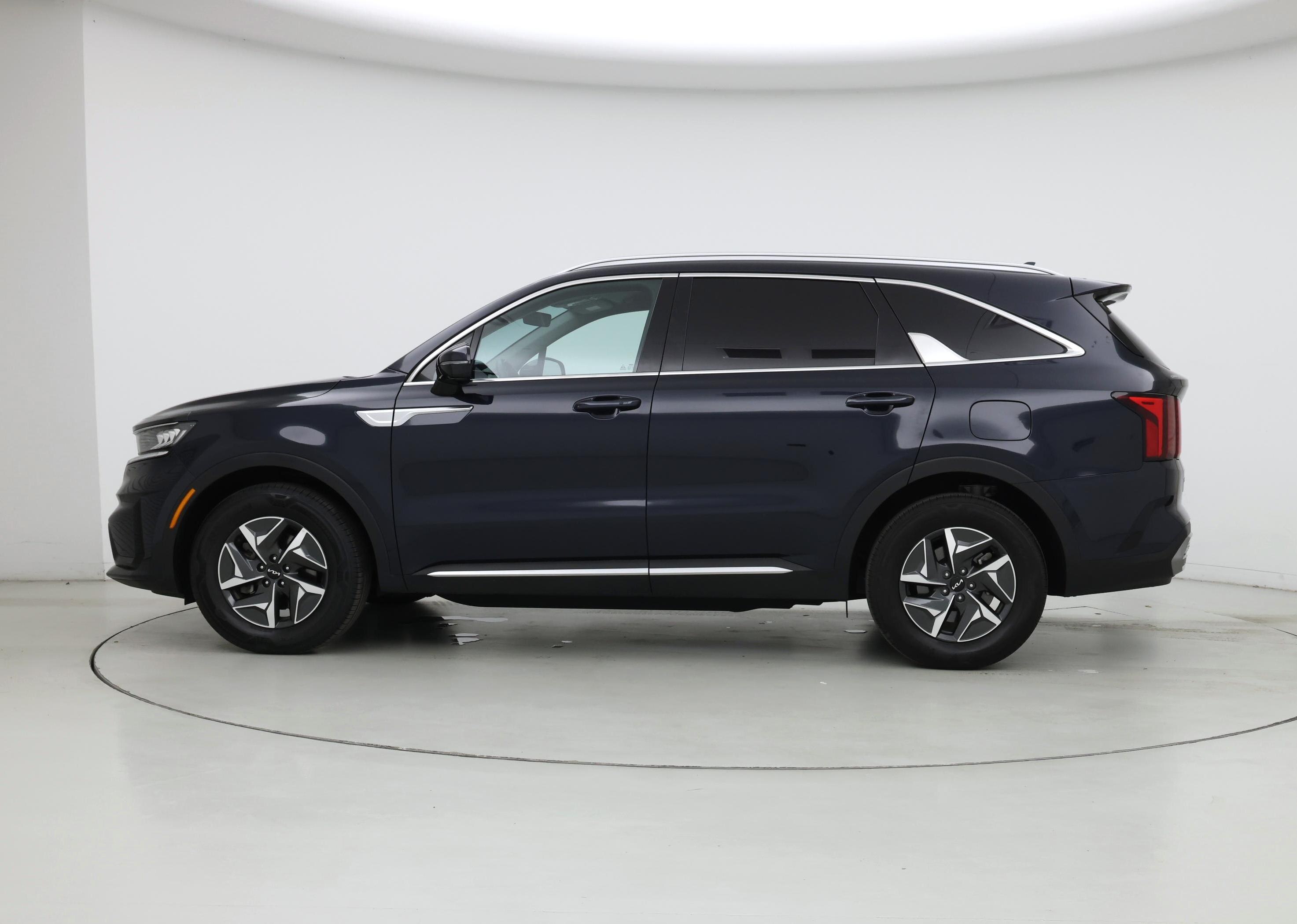 Thumbnail: 2023 Kia Sorento - 3