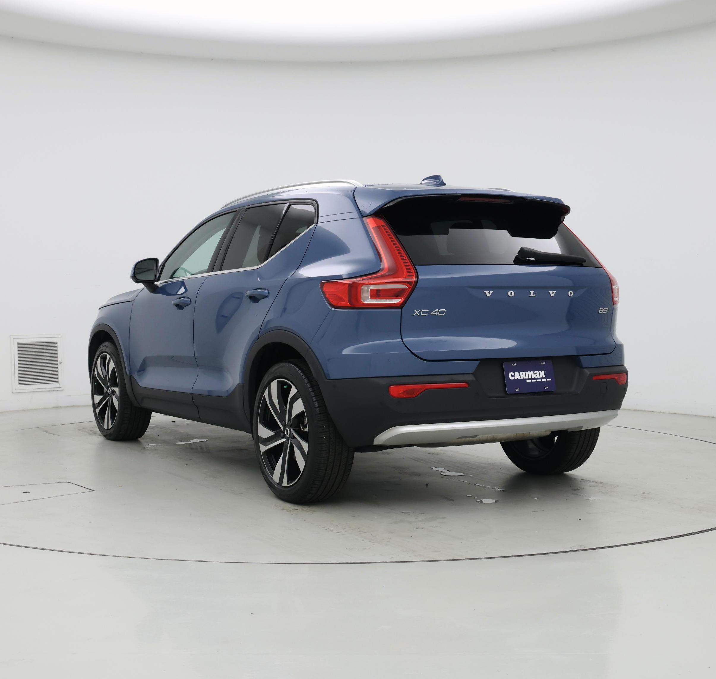 Thumbnail: 2023 Volvo XC40 - 2