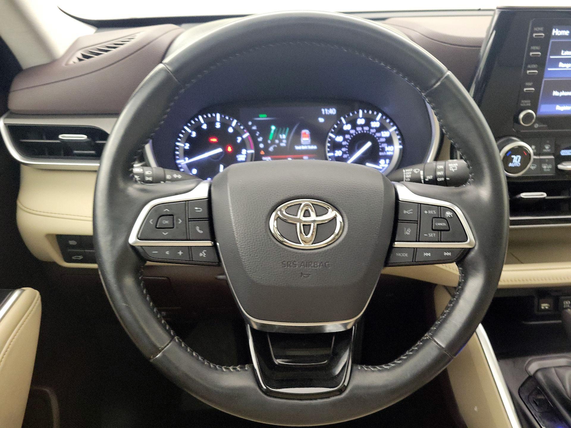Thumbnail: 2021 Toyota Highlander - 10