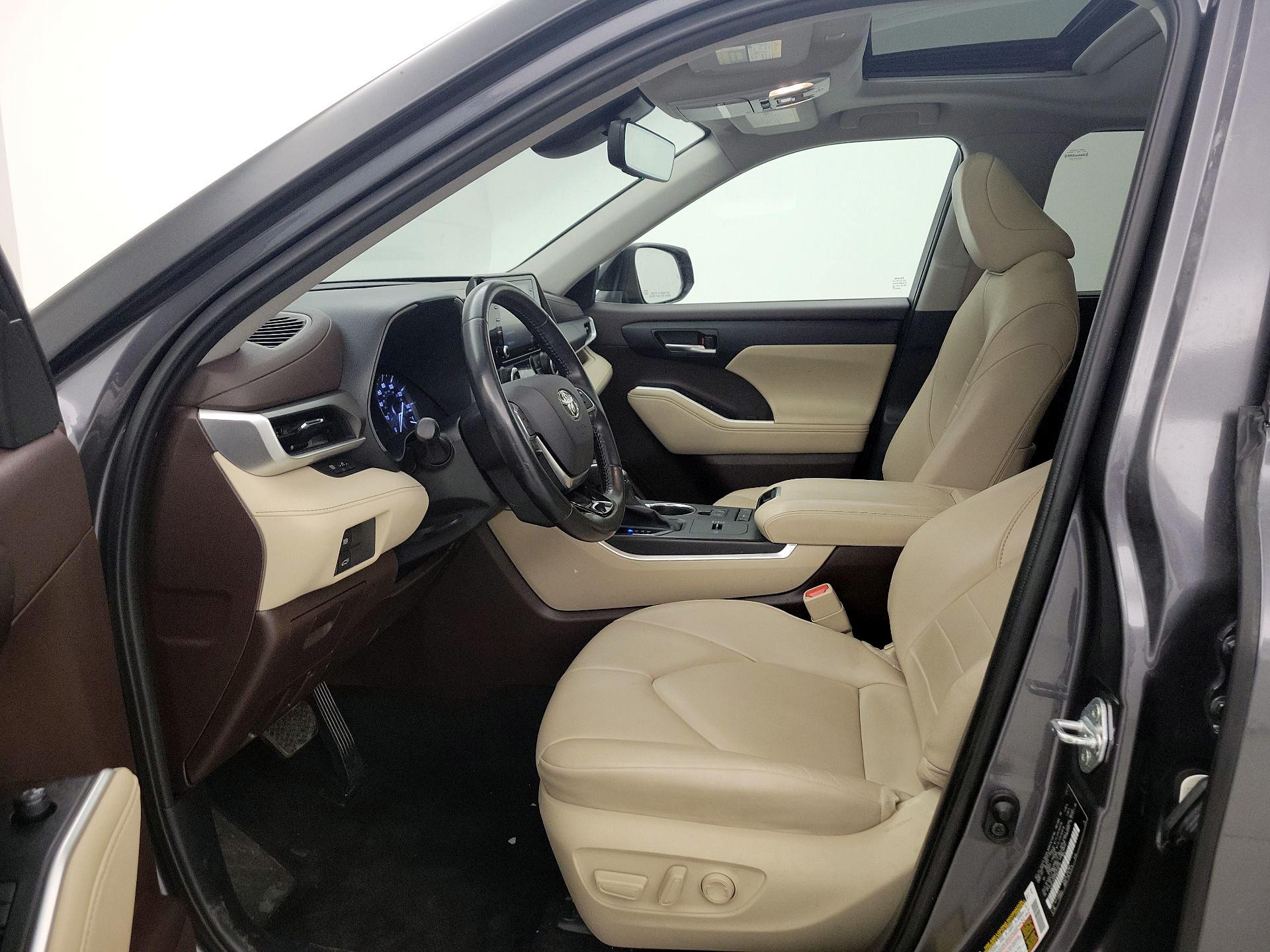 Thumbnail: 2021 Toyota Highlander - 11