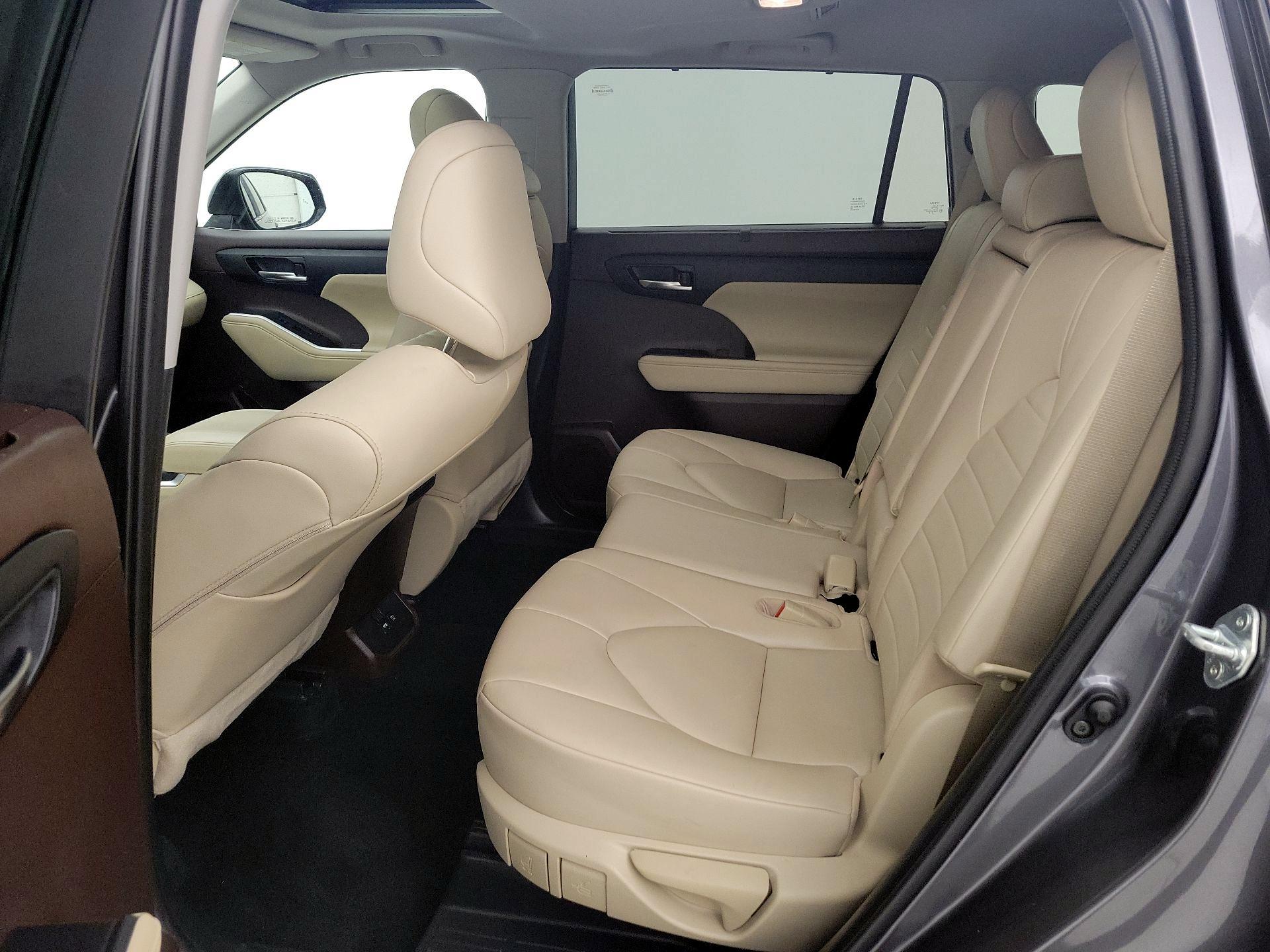 Thumbnail: 2021 Toyota Highlander - 20