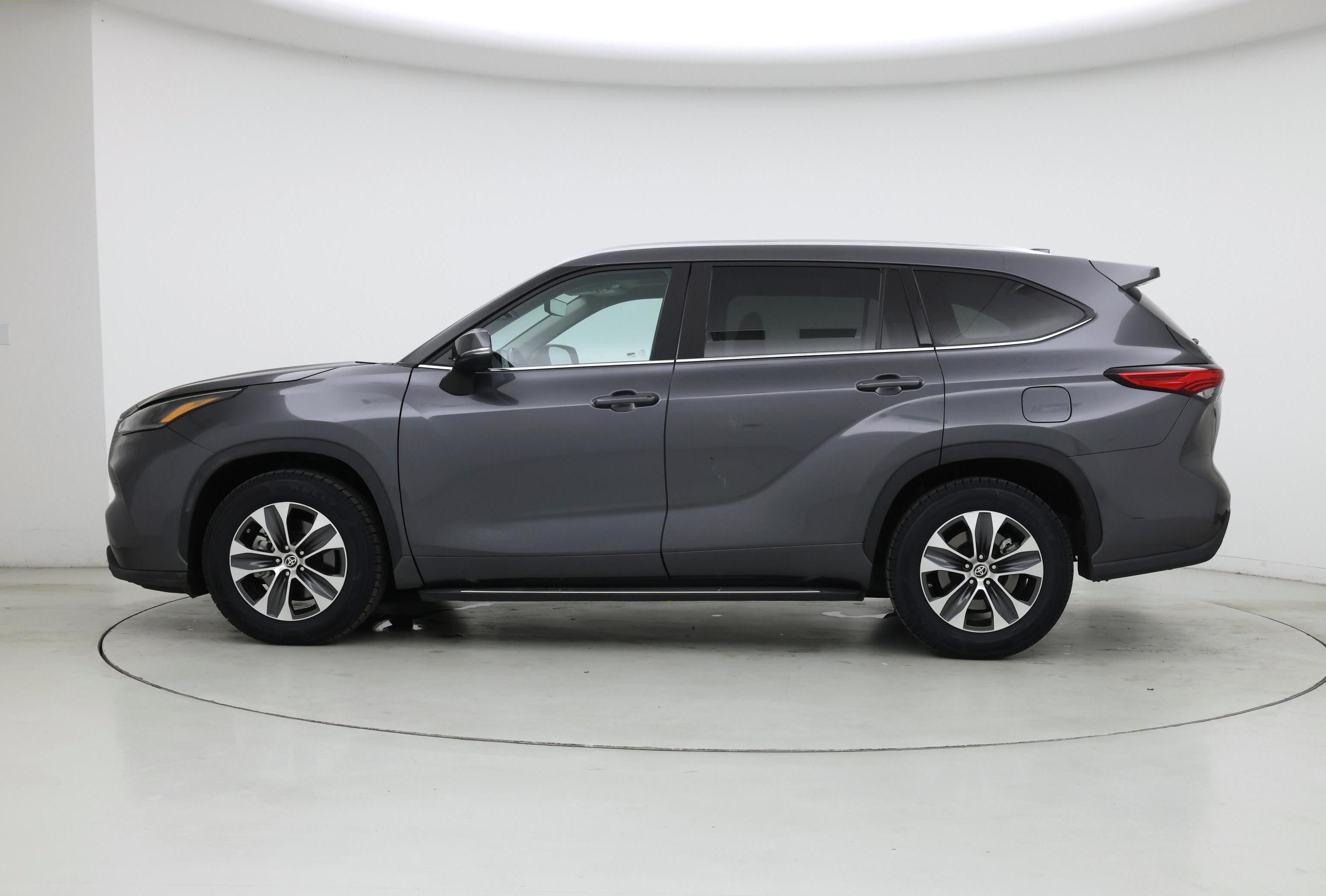 Thumbnail: 2021 Toyota Highlander - 3