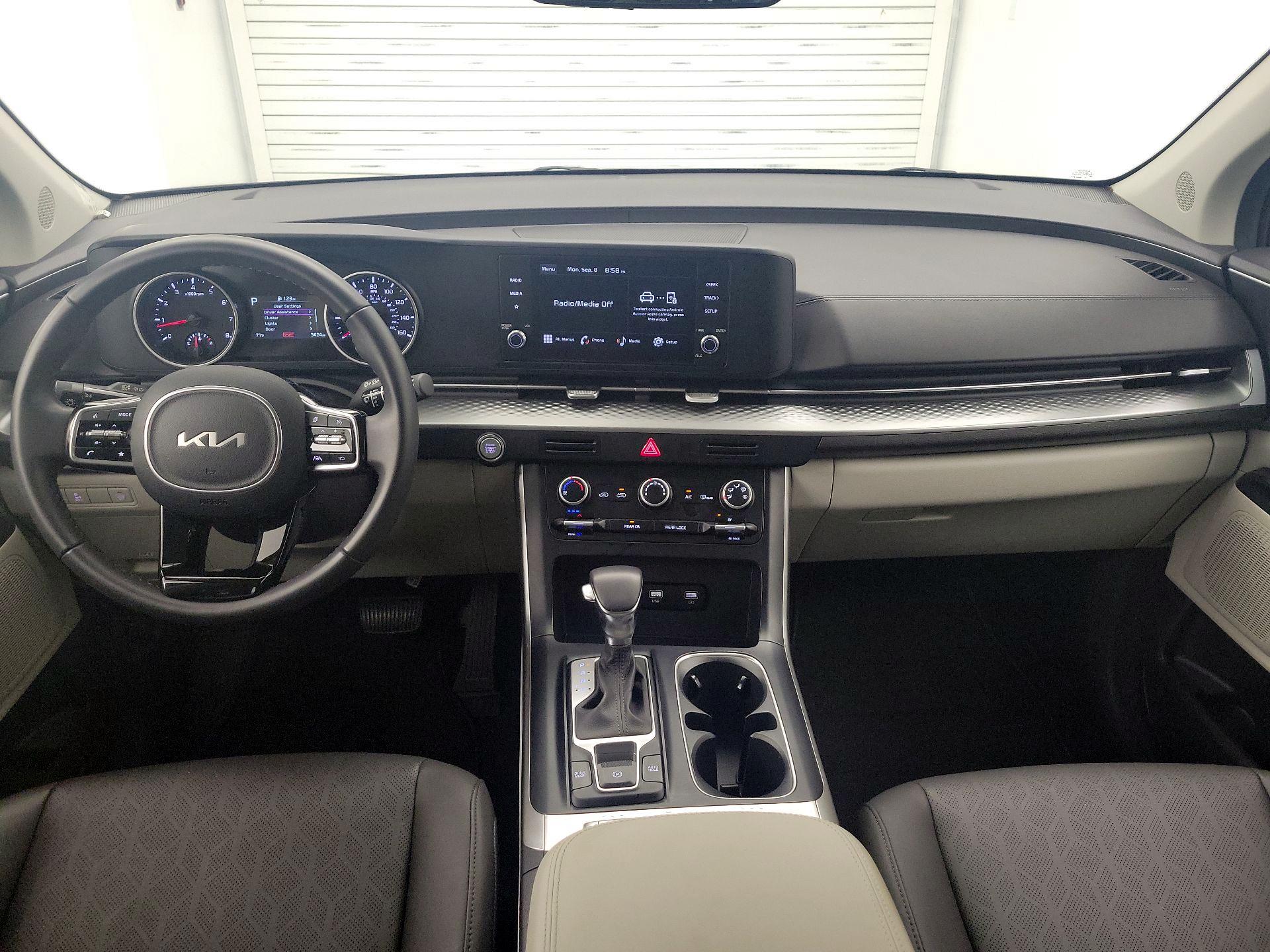 Thumbnail: 2023 Kia Carnival - 9